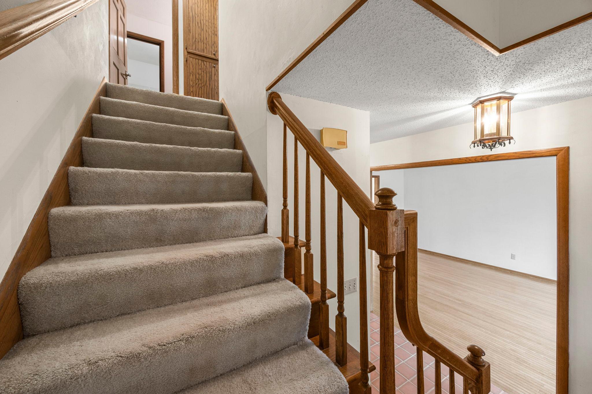 38-web-or-mls-9449 Woodridge Dr-225.jpg