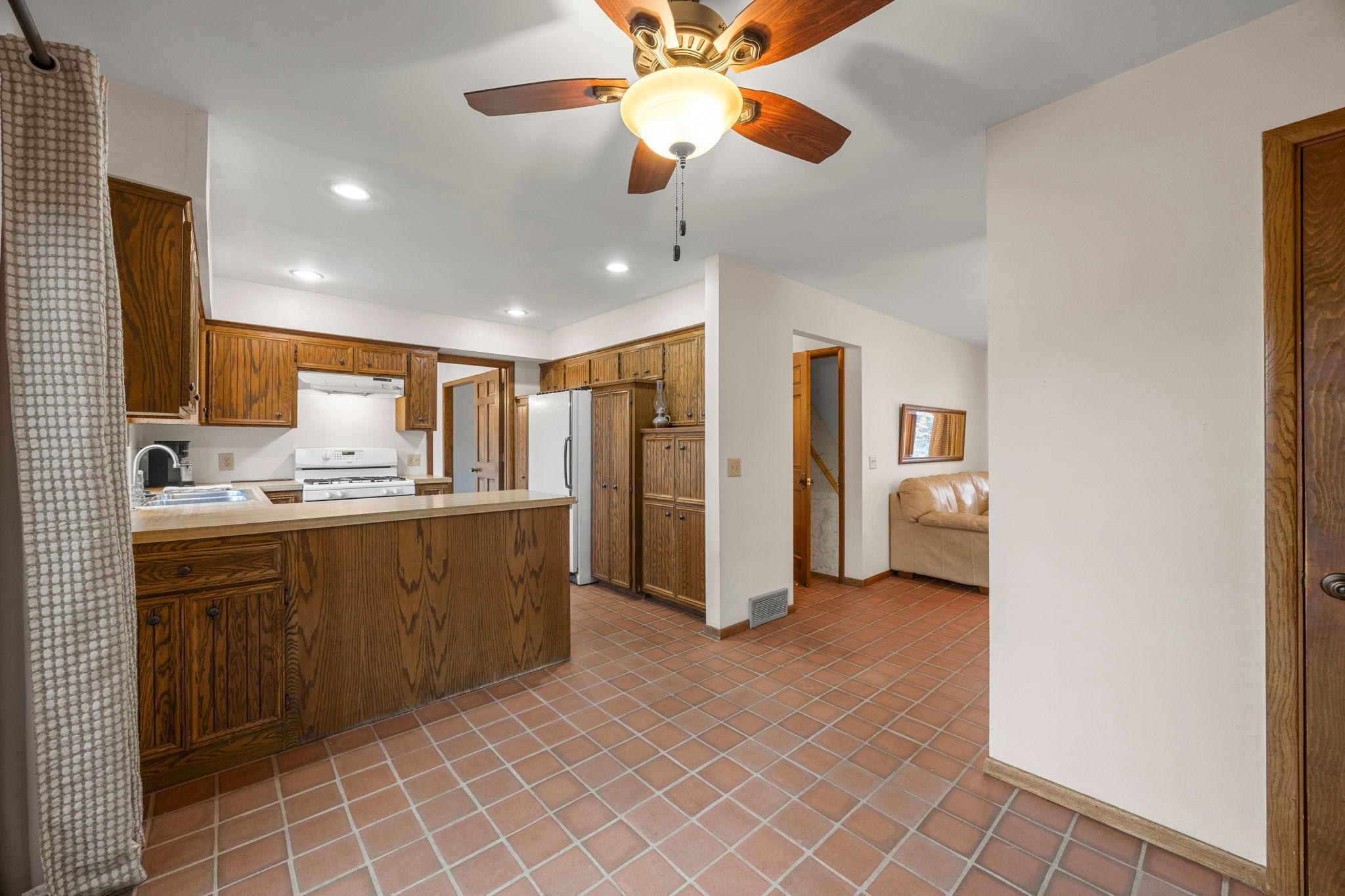 36-web-or-mls-9449 Woodridge Dr-165.jpg