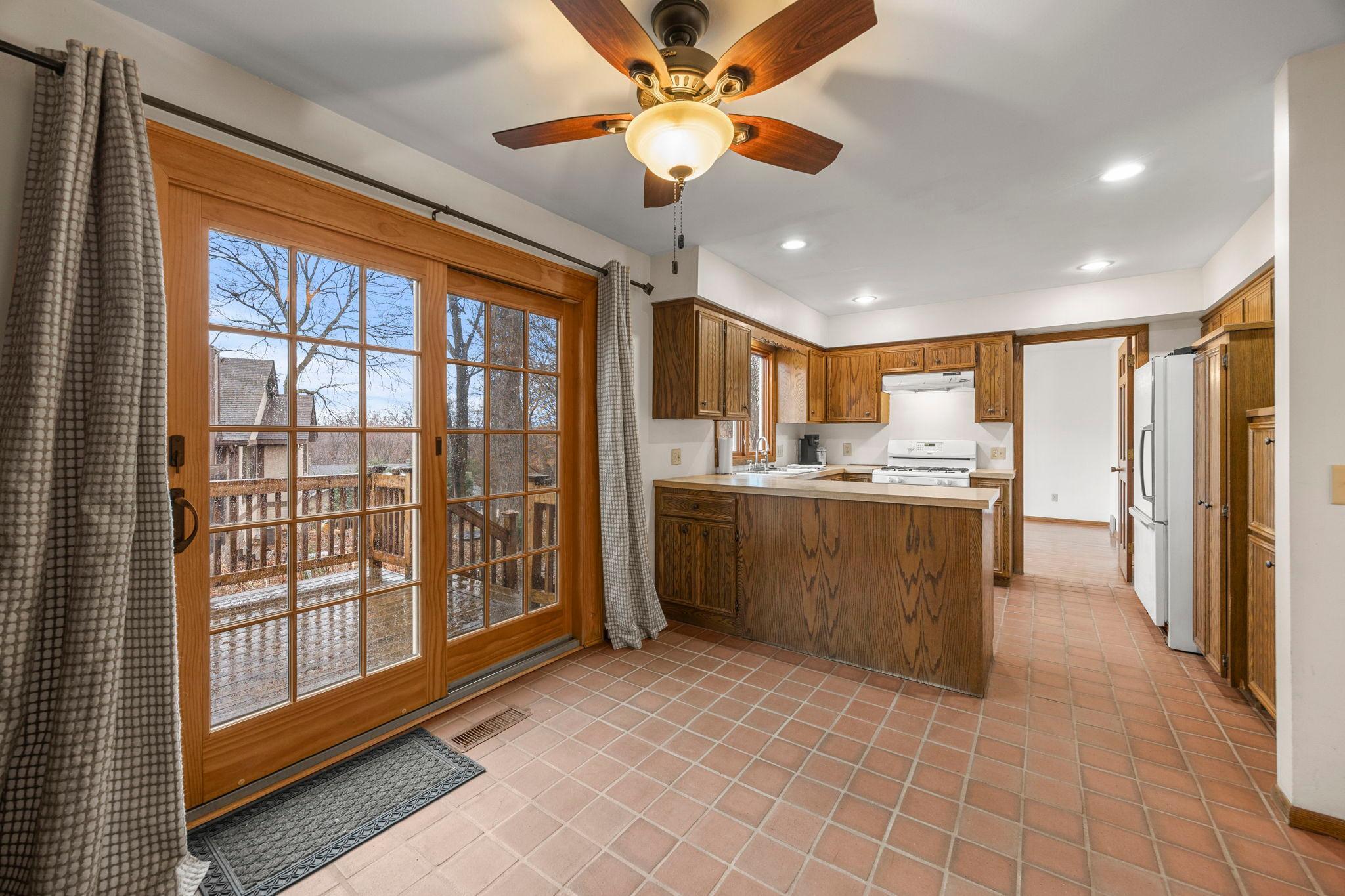 35-web-or-mls-9449 Woodridge Dr-160.jpg