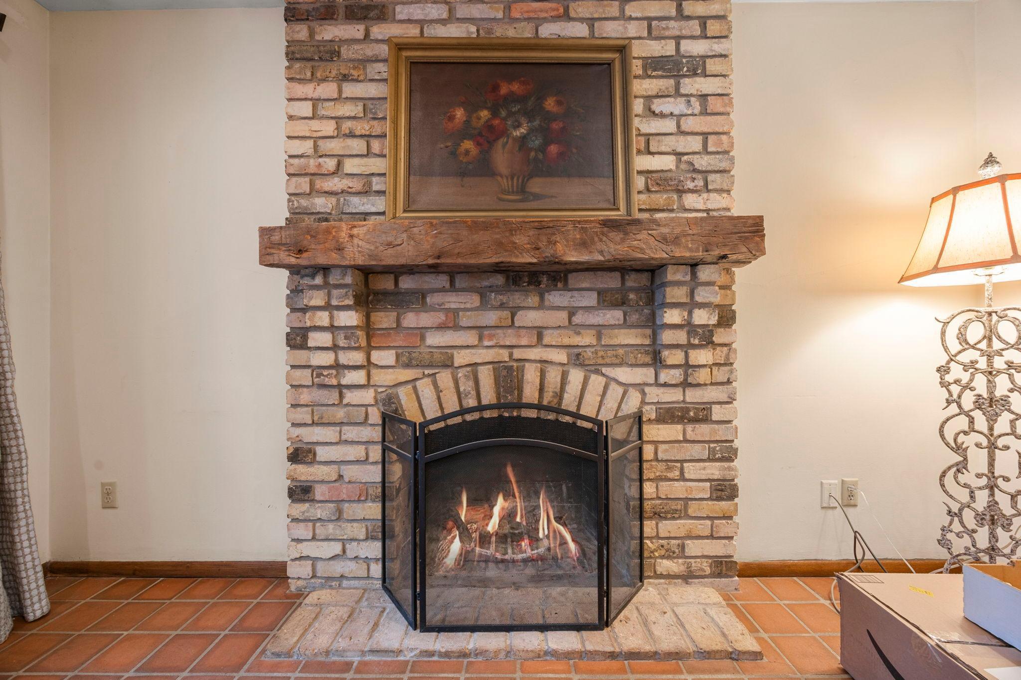 23-web-or-mls-9449 Woodridge Dr-200.jpg