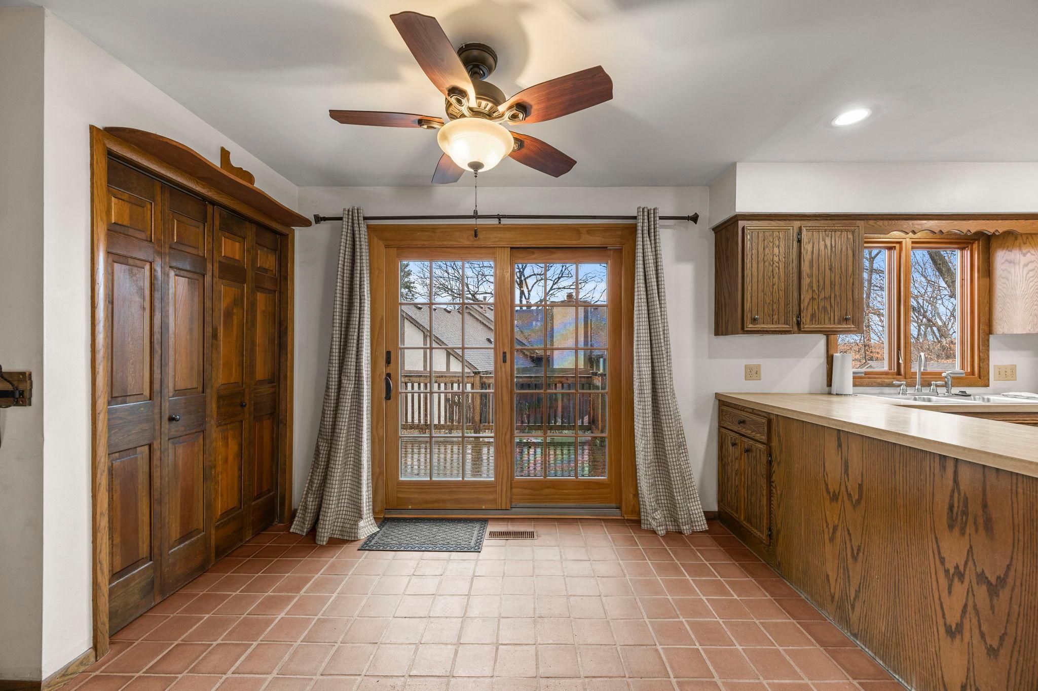 33-web-or-mls-9449 Woodridge Dr-155.jpg