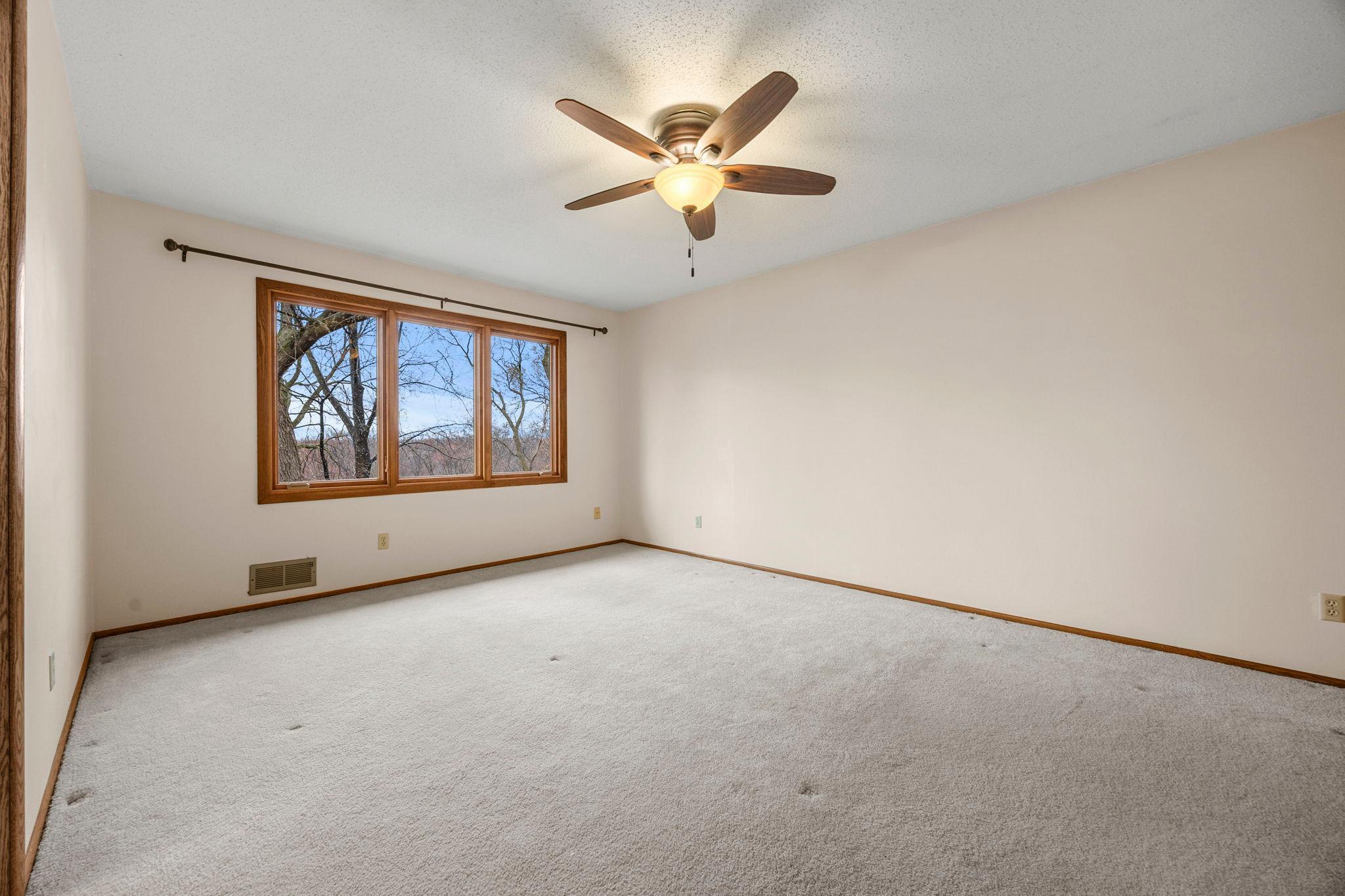 40-web-or-mls-9449 Woodridge Dr-290.jpg