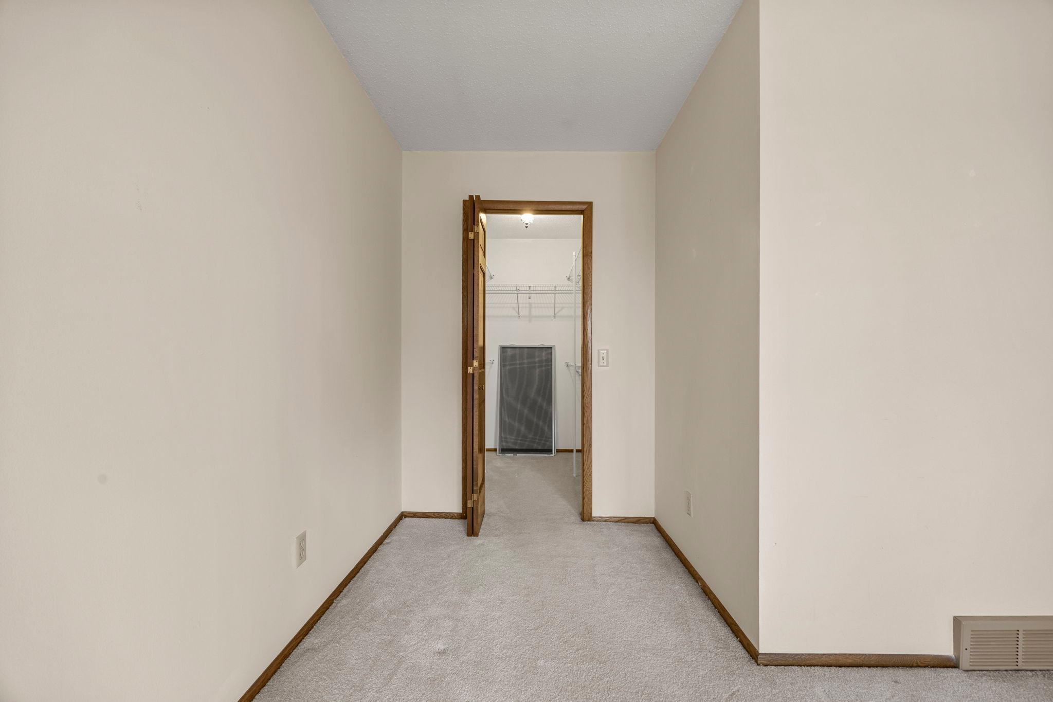 44-web-or-mls-9449 Woodridge Dr-300.jpg