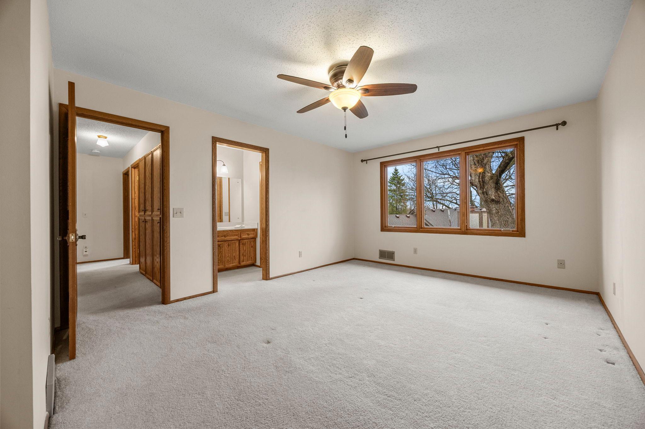 43-web-or-mls-9449 Woodridge Dr-295.jpg