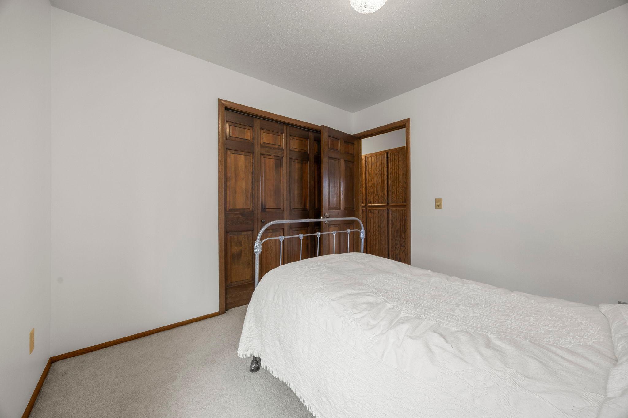 59-web-or-mls-9449 Woodridge Dr-285.jpg