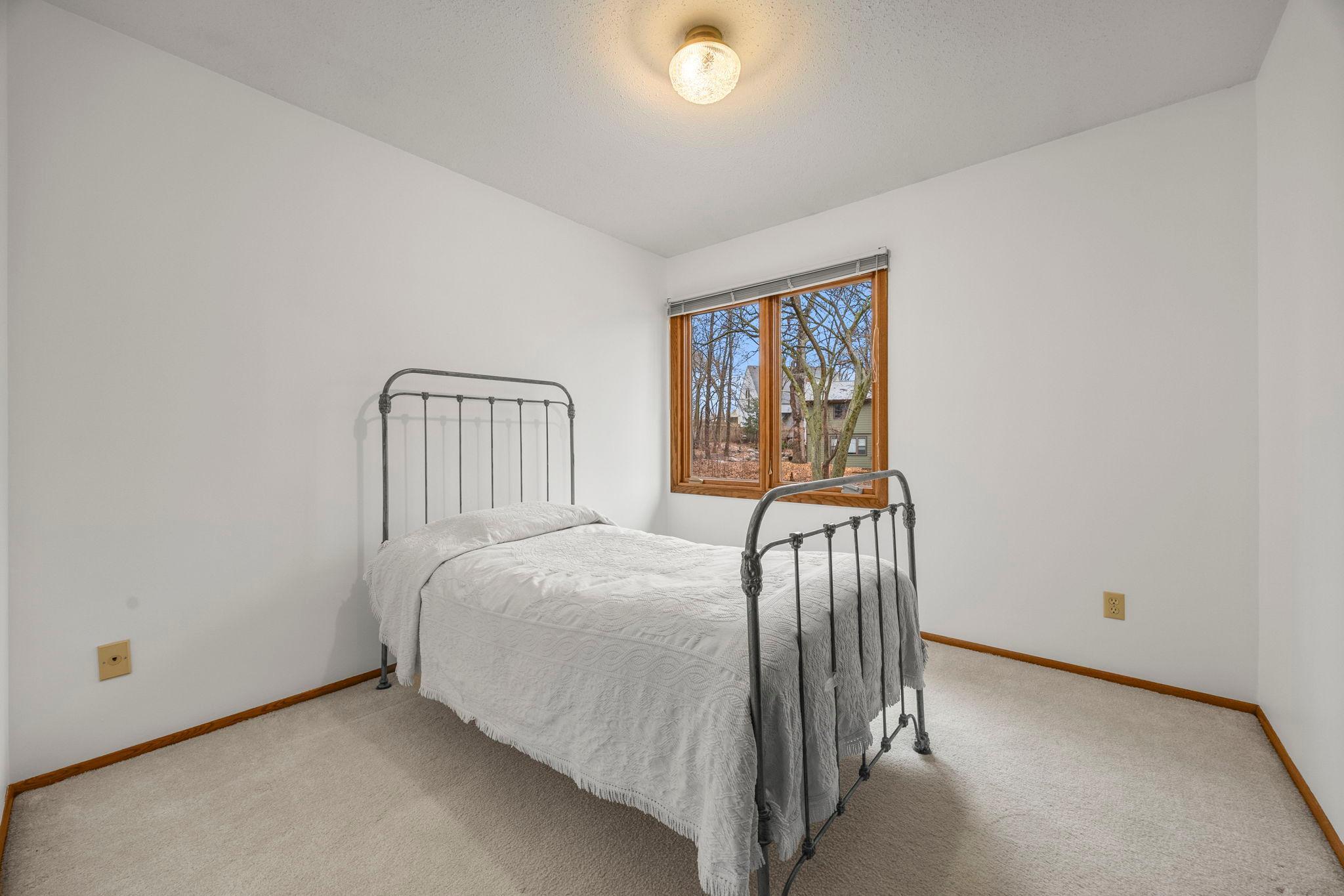 57-web-or-mls-9449 Woodridge Dr-275.jpg