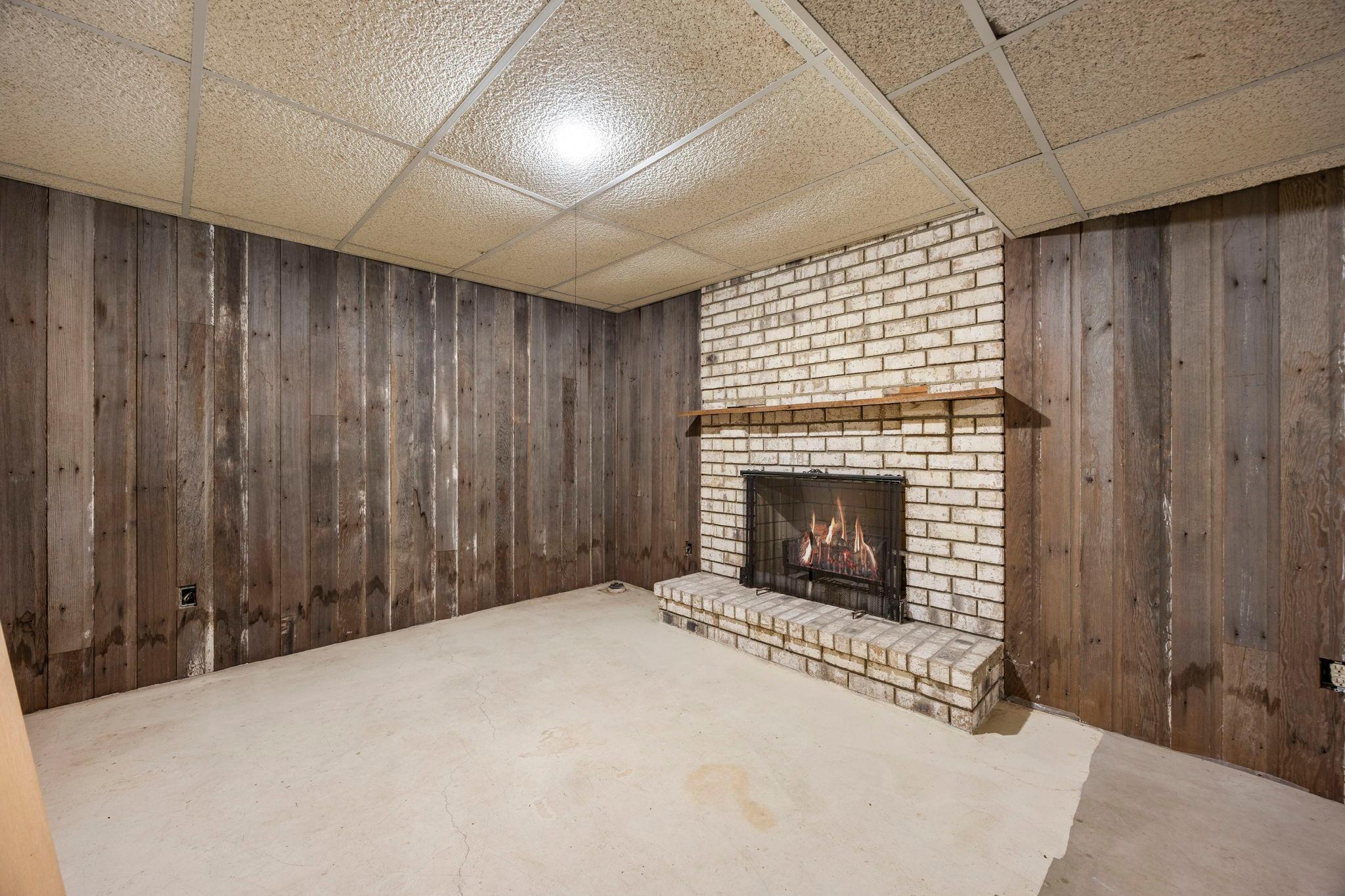 68-web-or-mls-9449 Woodridge Dr-50.jpg