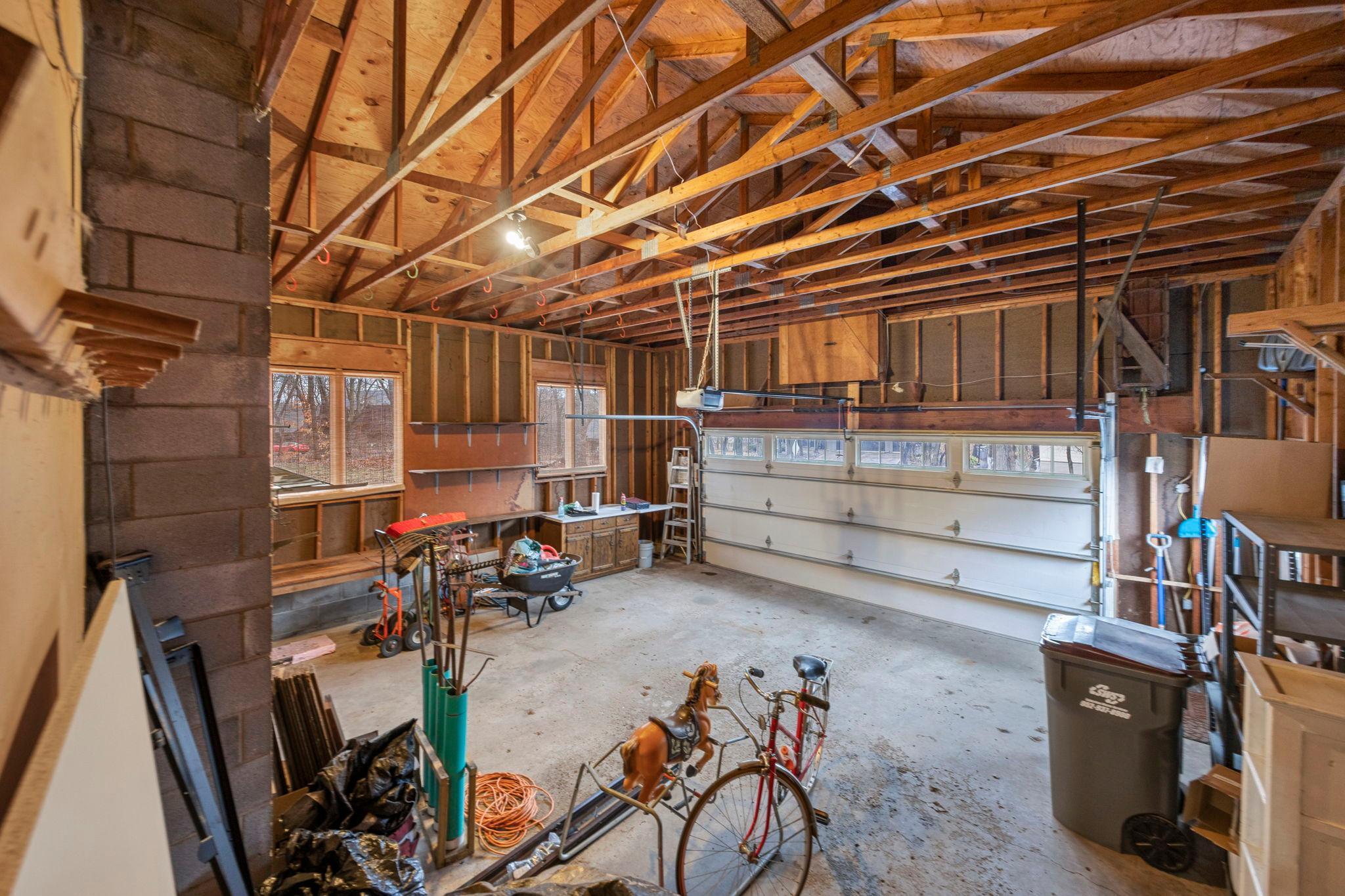 75-web-or-mls-9449 Woodridge Dr-175.jpg