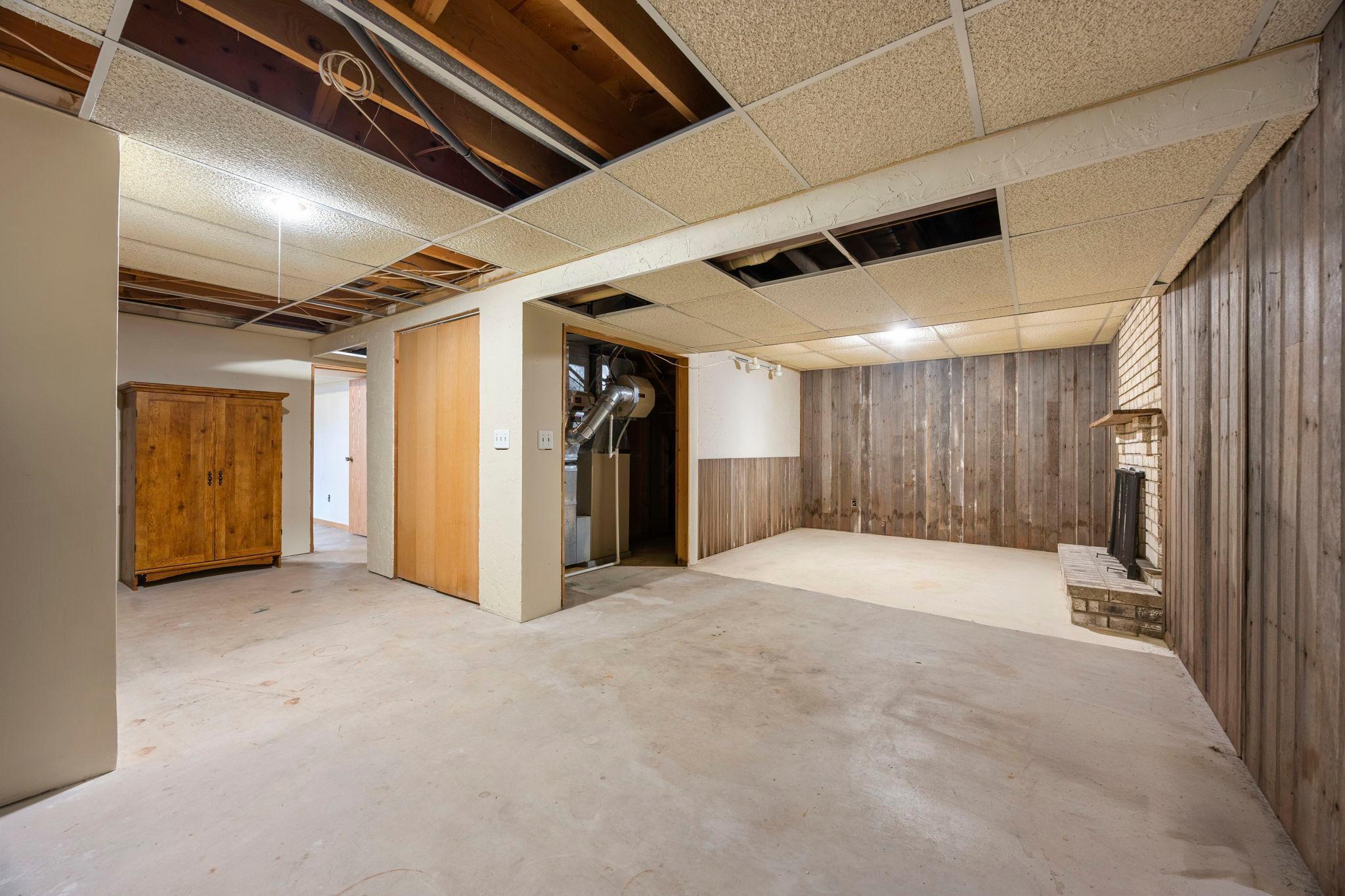 63-web-or-mls-9449 Woodridge Dr-25.jpg