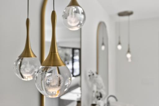 Beautiful lighting throghout