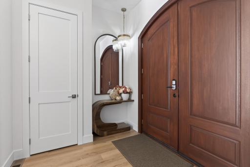Spacious, inviting entryway