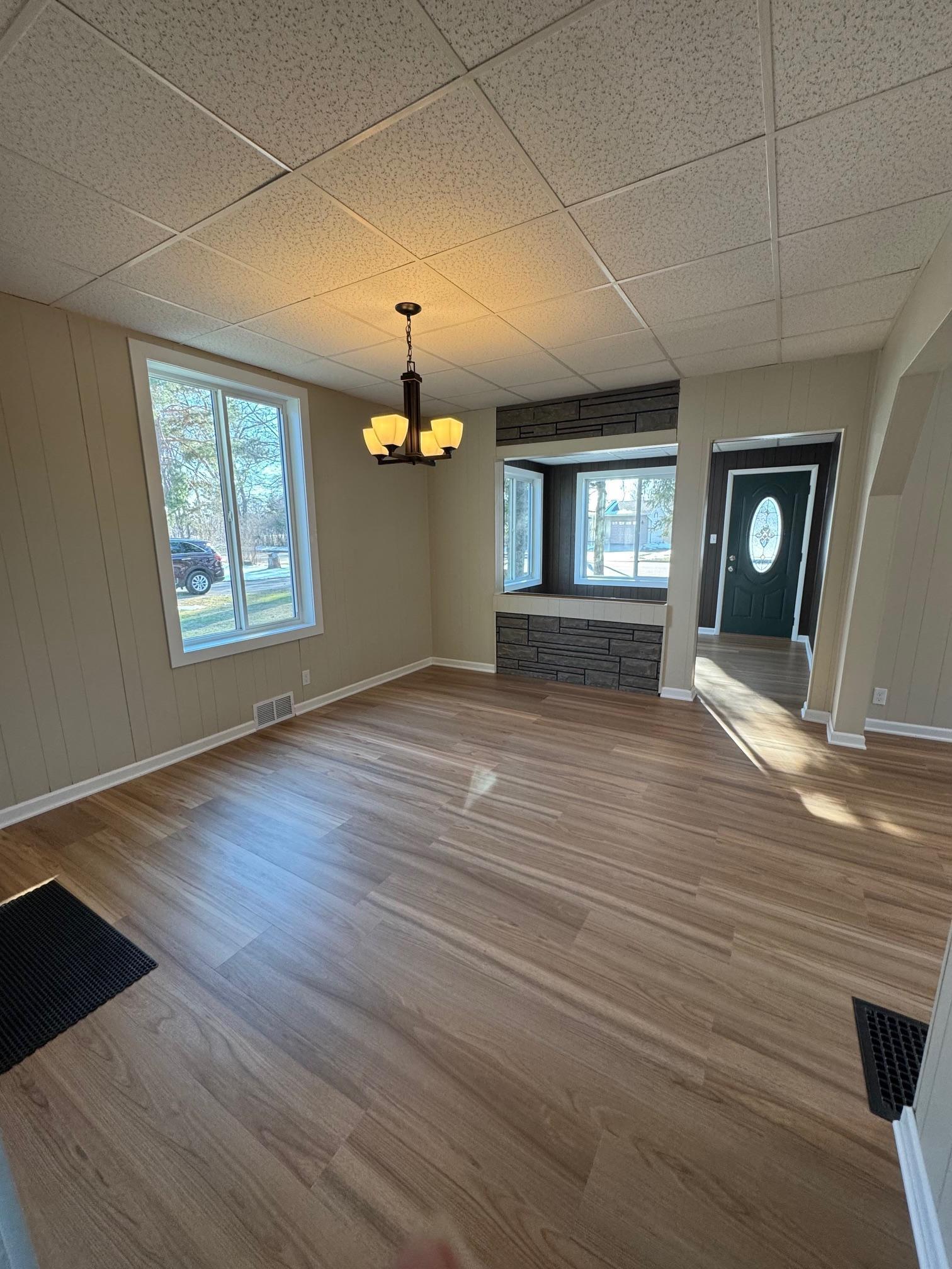 dining into sunroom.jpeg