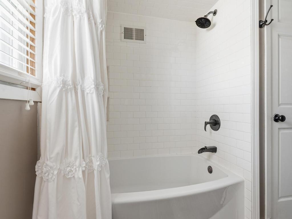 701 1st St NE New Prague MN 56071 USA-015-015-First St NENew Prague15-MLS_Size.jpg