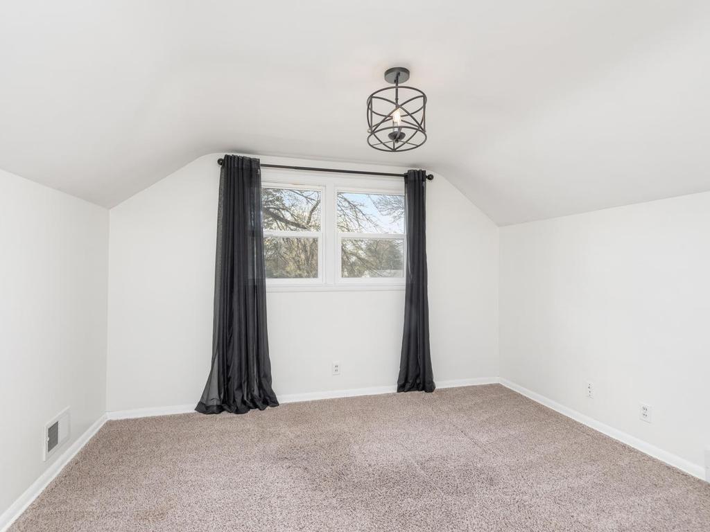 701 1st St NE New Prague MN 56071 USA-018-018-First St NENew Prague18-MLS_Size.jpg