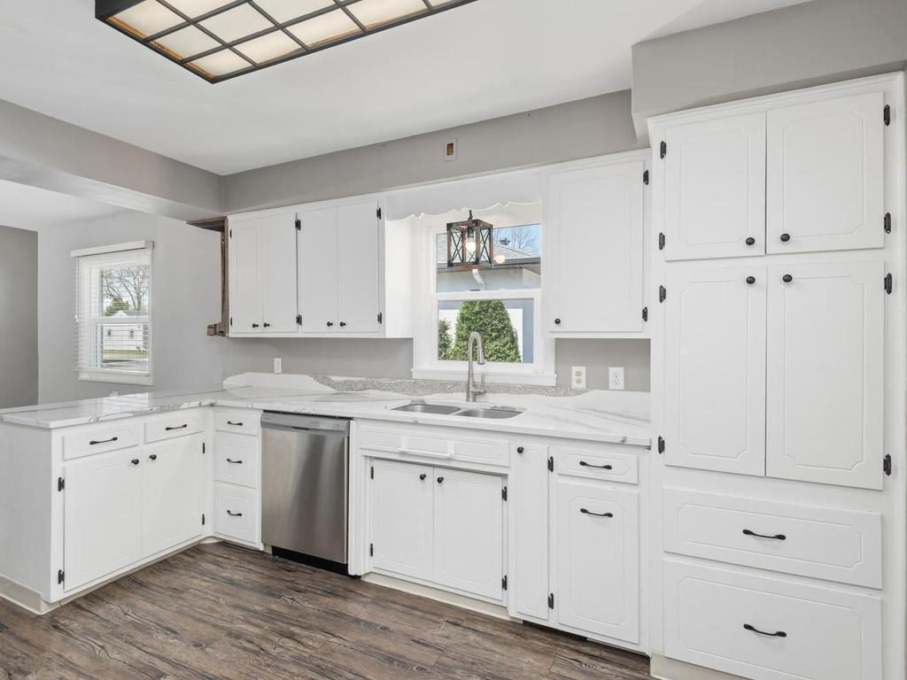 701 1st St NE New Prague MN 56071 USA-010-010-First St NENew Prague10-MLS_Size.jpg