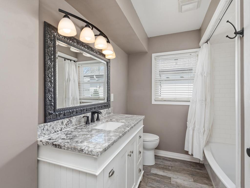 701 1st St NE New Prague MN 56071 USA-014-014-First St NENew Prague14-MLS_Size.jpg