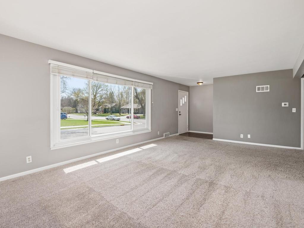 701 1st St NE New Prague MN 56071 USA-004-004-First St NENew Prague4-MLS_Size.jpg