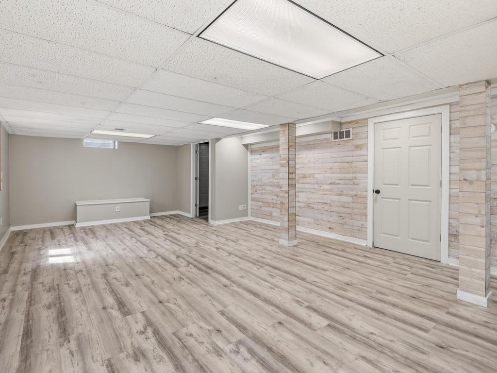 701 1st St NE New Prague MN 56071 USA-020-020-First St NENew Prague20-MLS_Size.jpg