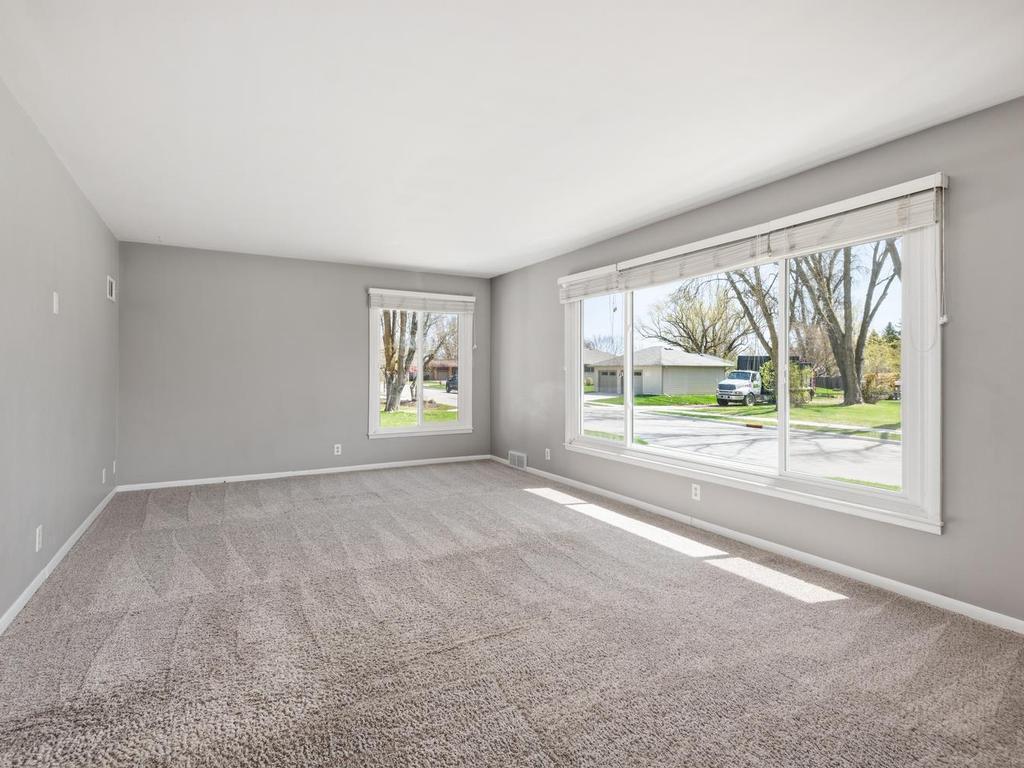 701 1st St NE New Prague MN 56071 USA-003-003-First St NENew Prague3-MLS_Size.jpg