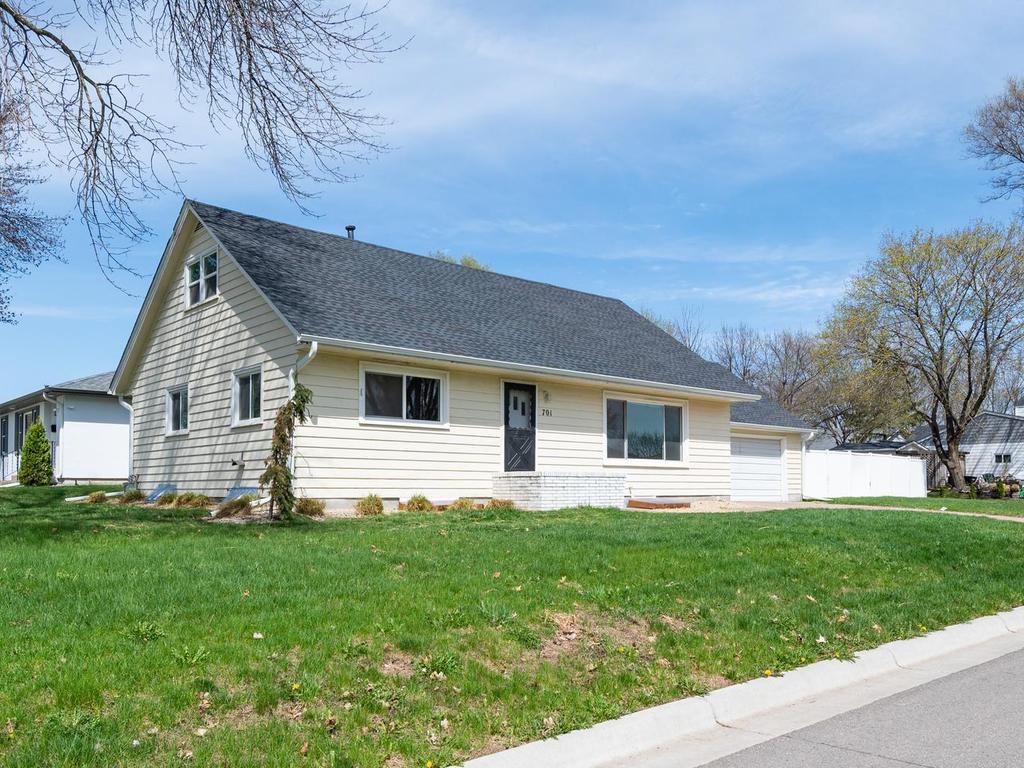 701 1st St NE New Prague MN 56071 USA-002-002-First St NENew Prague2-MLS_Size.jpg