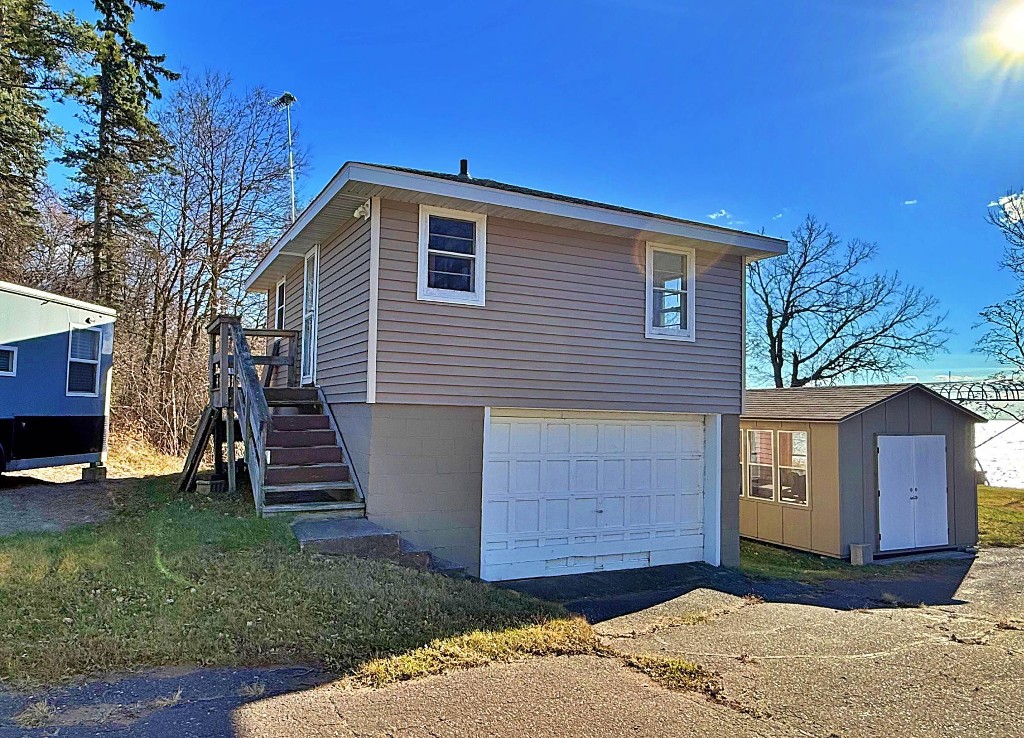 Garage with guest home overlooking Mille Lacs .jpg