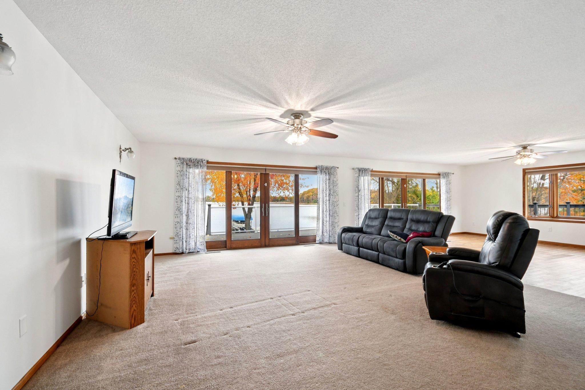 7-web-or-mls-Maple Ln-S2110-007.jpg