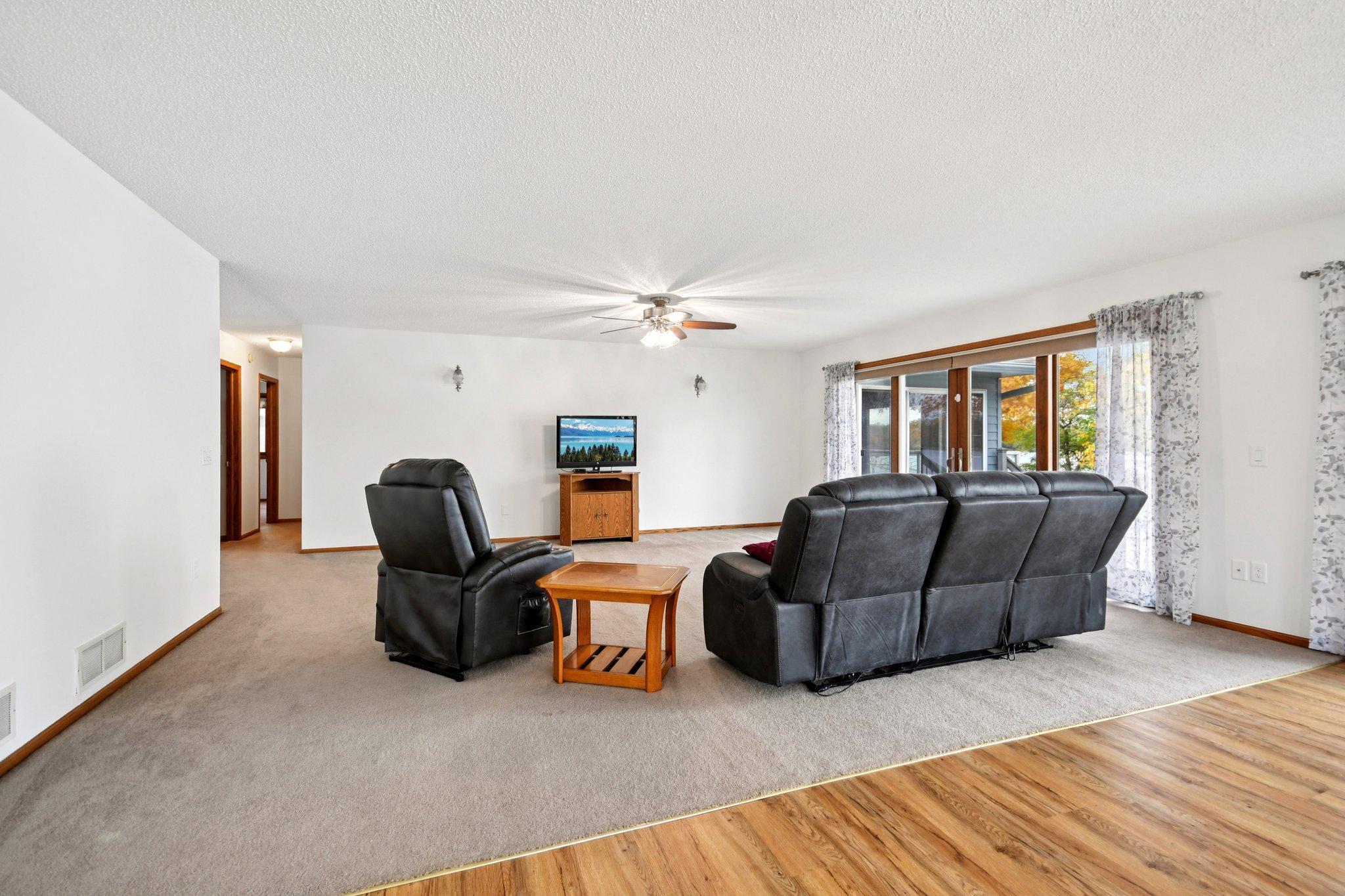 9-web-or-mls-Maple Ln-S2110-009.jpg