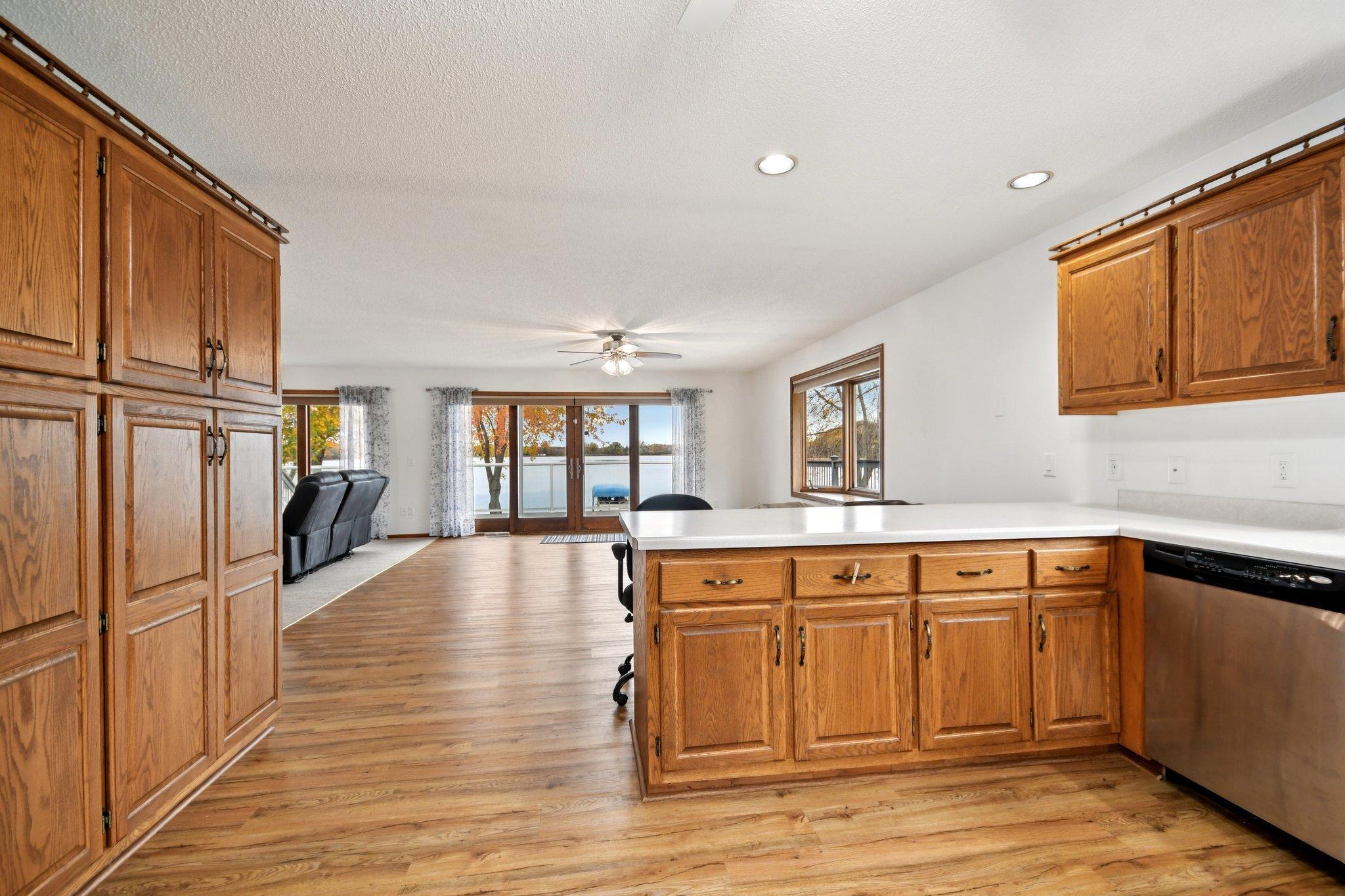 21-web-or-mls-Maple Ln-S2110-021.jpg