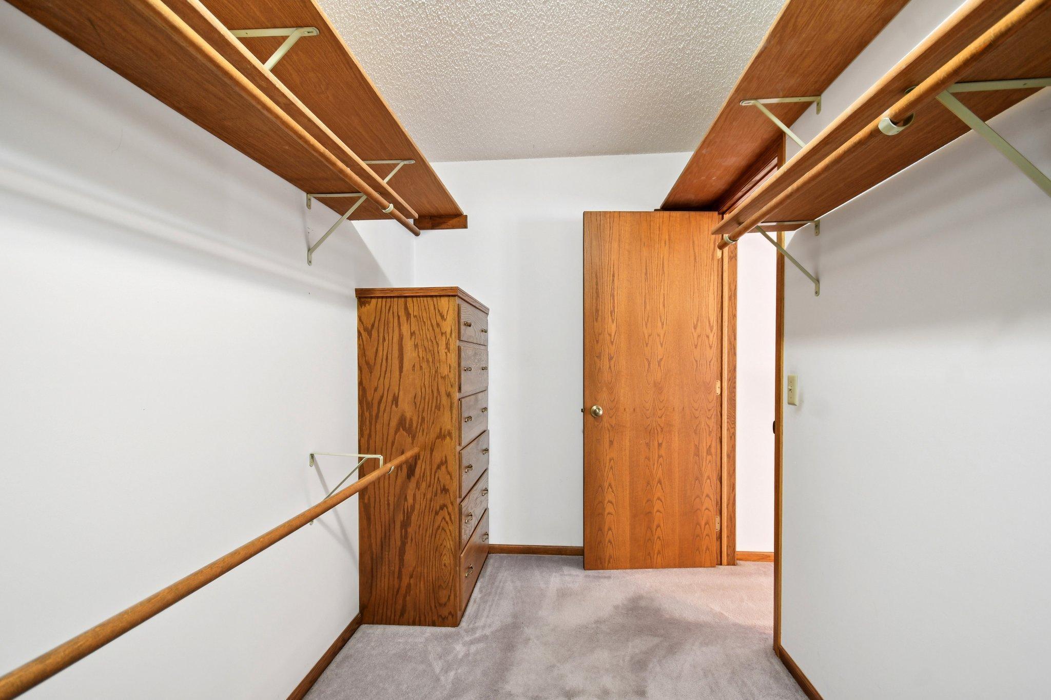 35-web-or-mls-Maple Ln-S2110-035.jpg