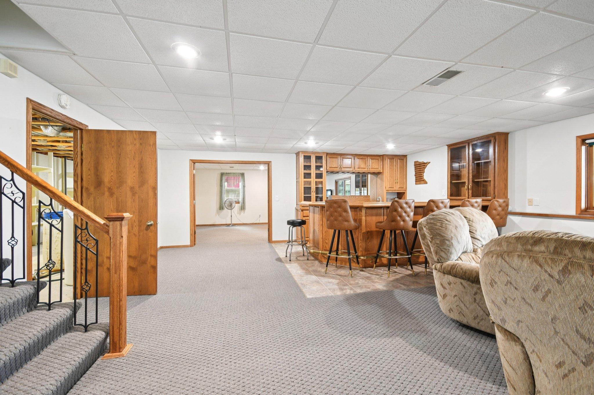 12-web-or-mls-Maple Ln-S2110-012.jpg