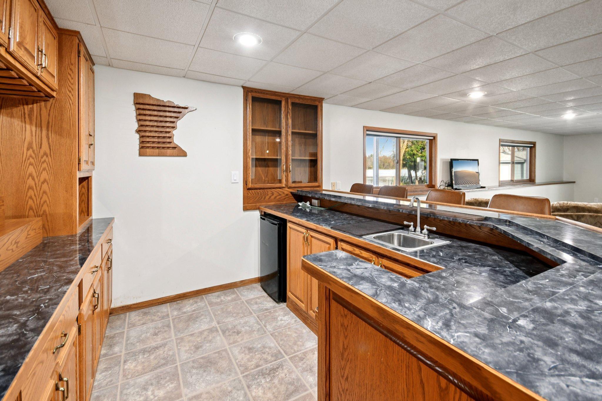 17-web-or-mls-Maple Ln-S2110-017.jpg