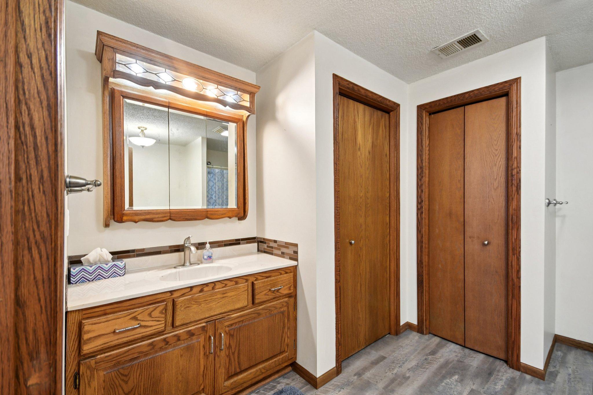 37-web-or-mls-Maple Ln-S2110-037.jpg