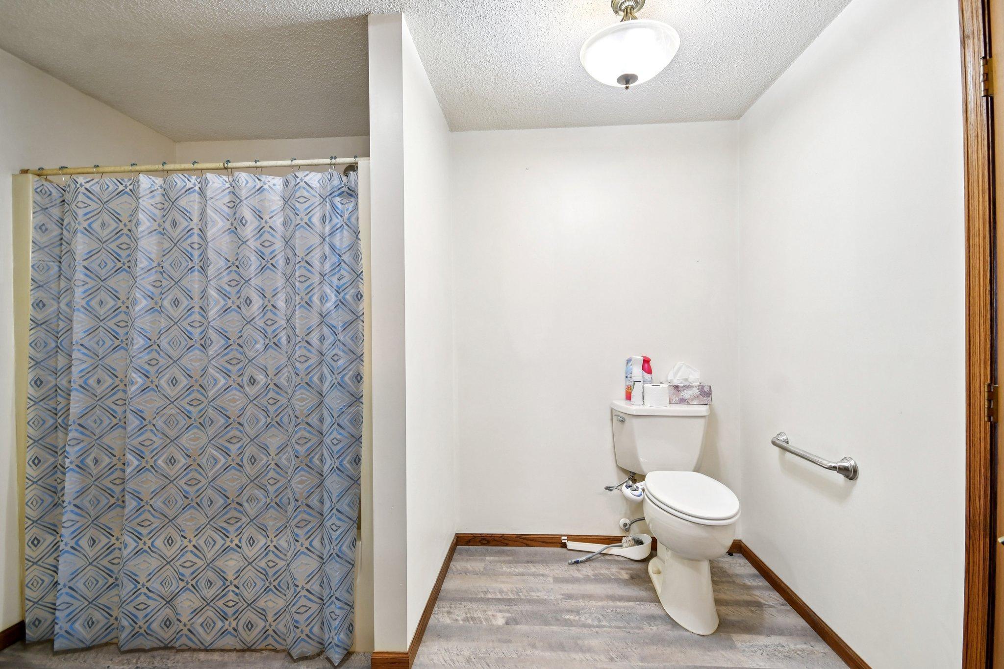 38-web-or-mls-Maple Ln-S2110-038.jpg