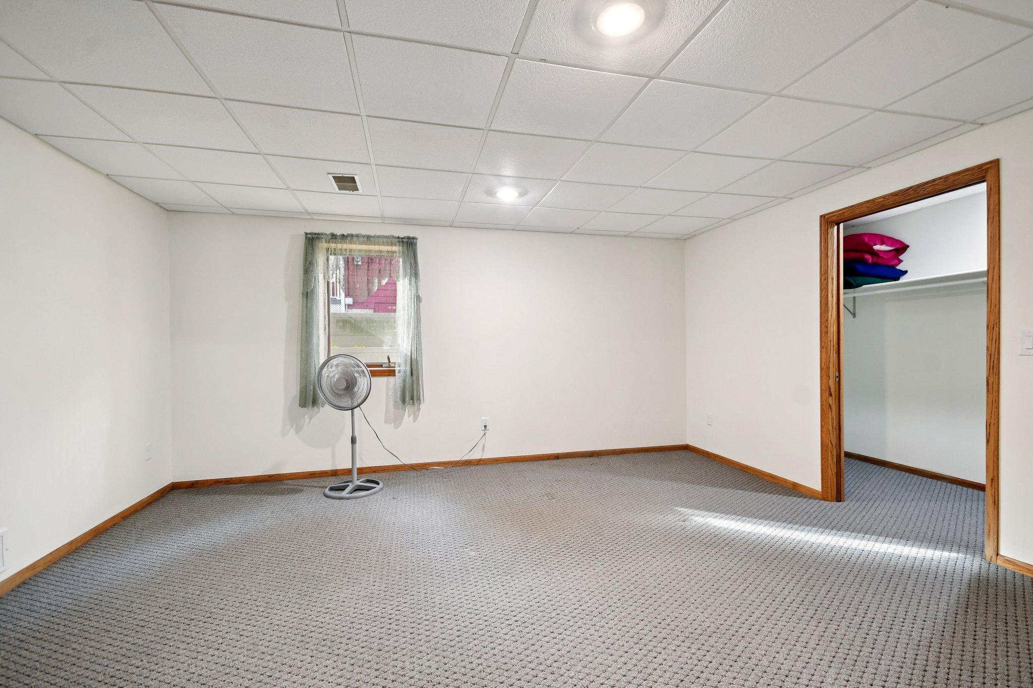 41-web-or-mls-Maple Ln-S2110-041.jpg