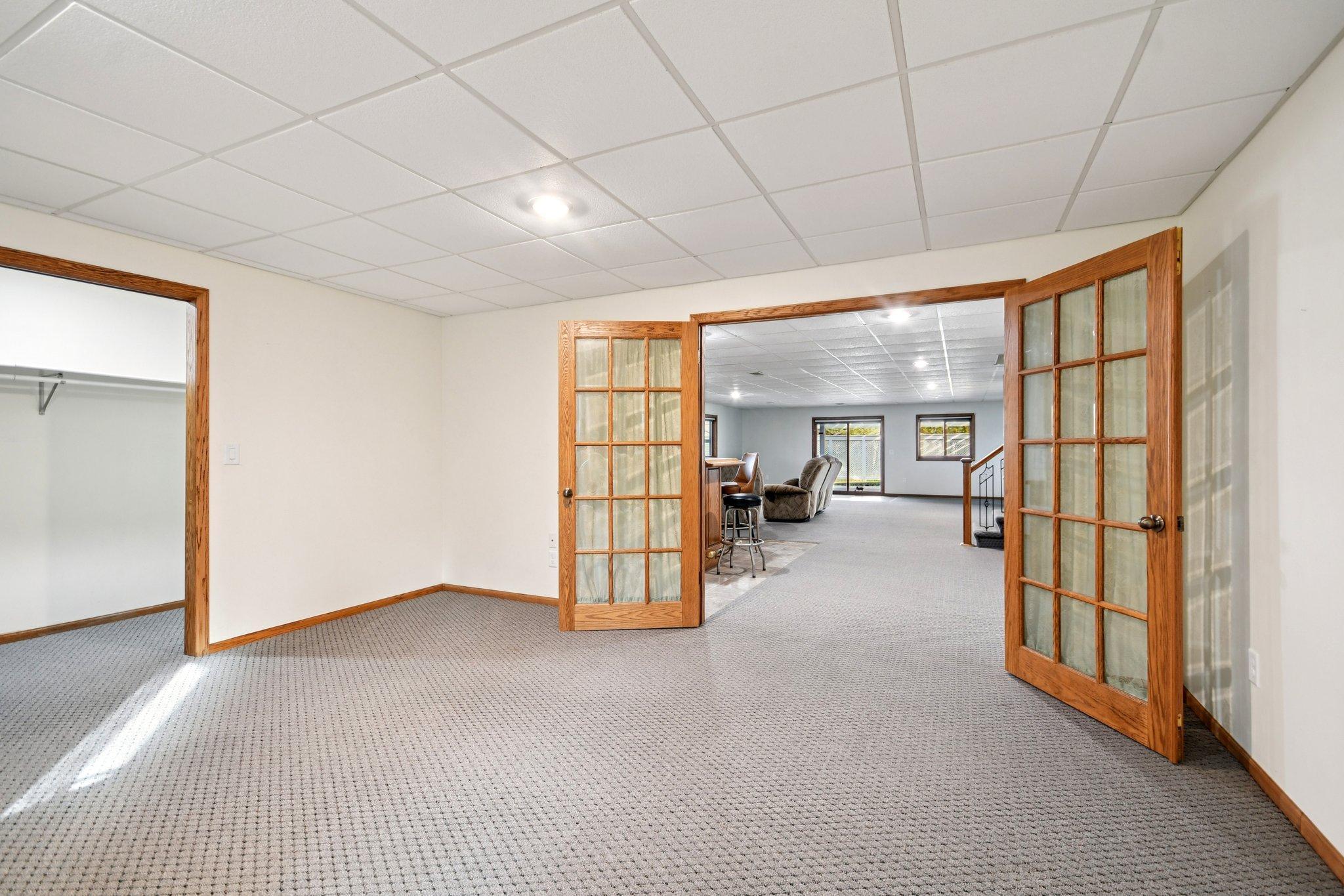 42-web-or-mls-Maple Ln-S2110-042.jpg