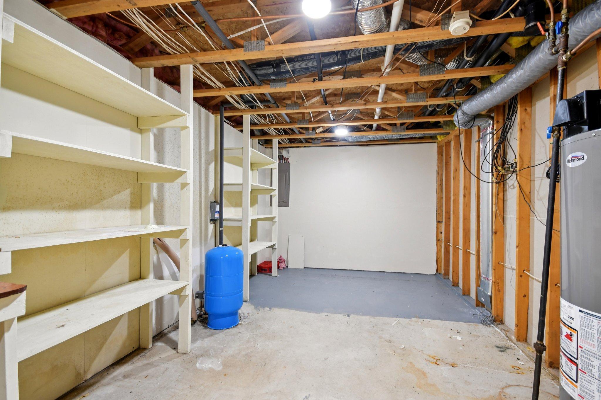 50-web-or-mls-Maple Ln-S2110-050.jpg