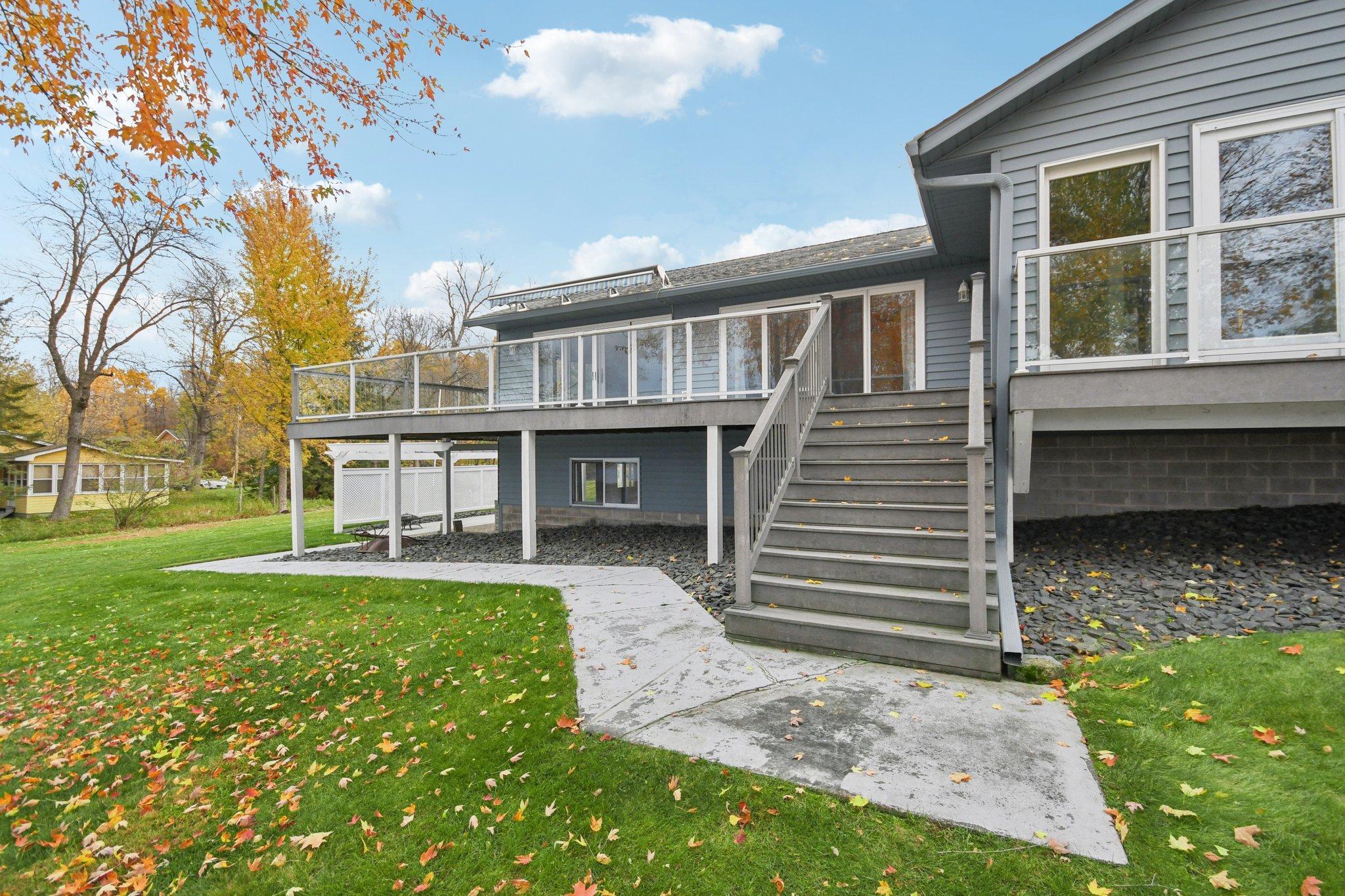 61-web-or-mls-Maple Ln-S2110-061.jpg