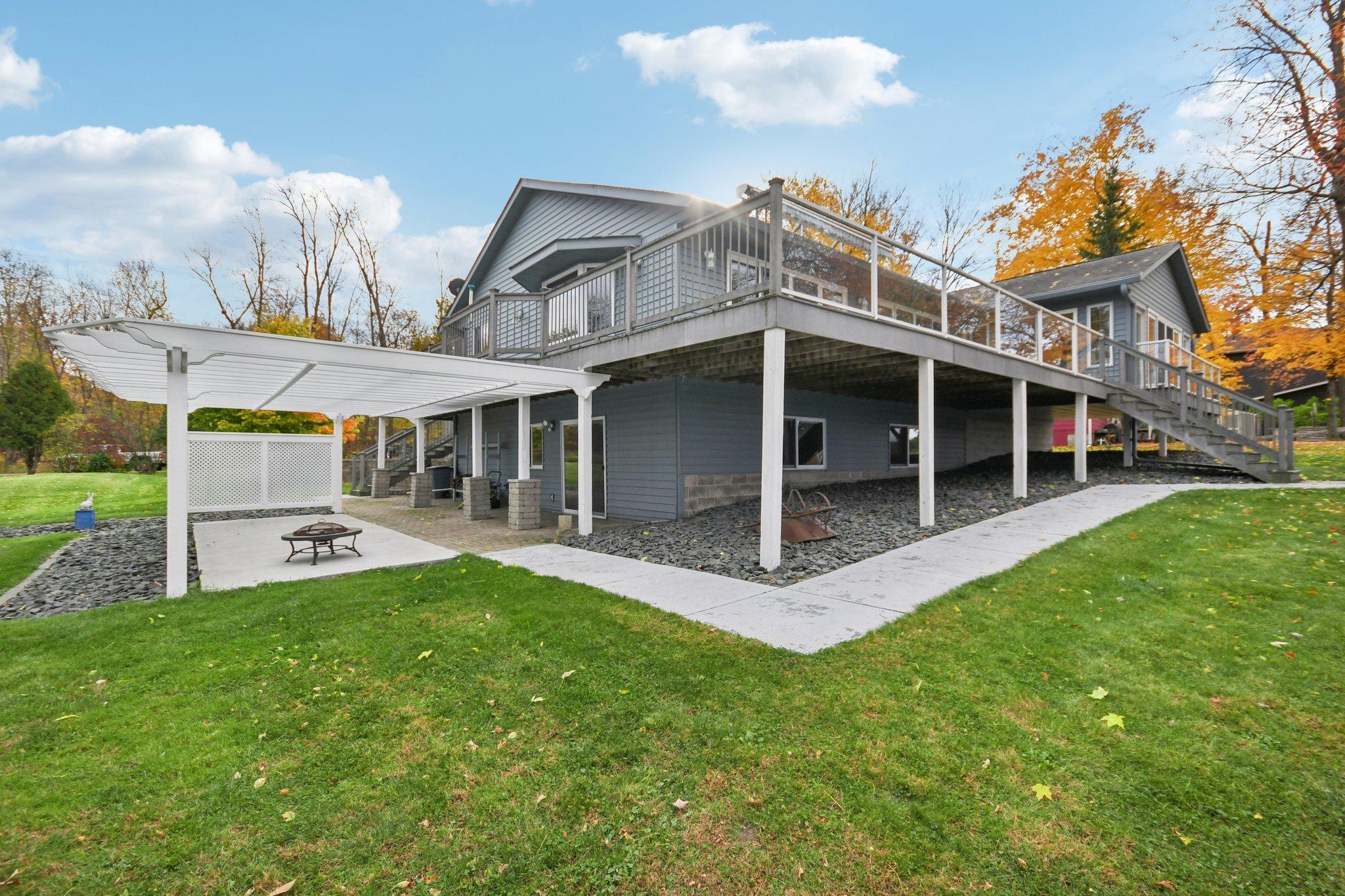 62-web-or-mls-Maple Ln-S2110-062.jpg