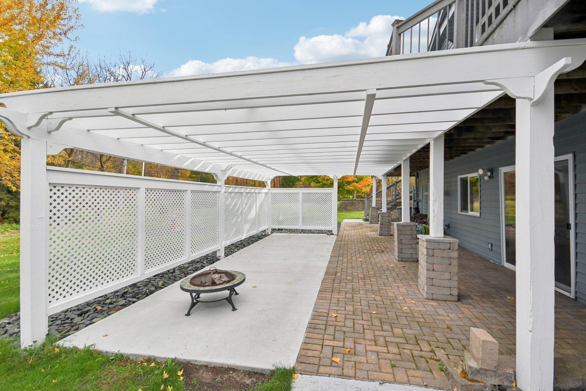 63-web-or-mls-Maple Ln-S2110-063.jpg