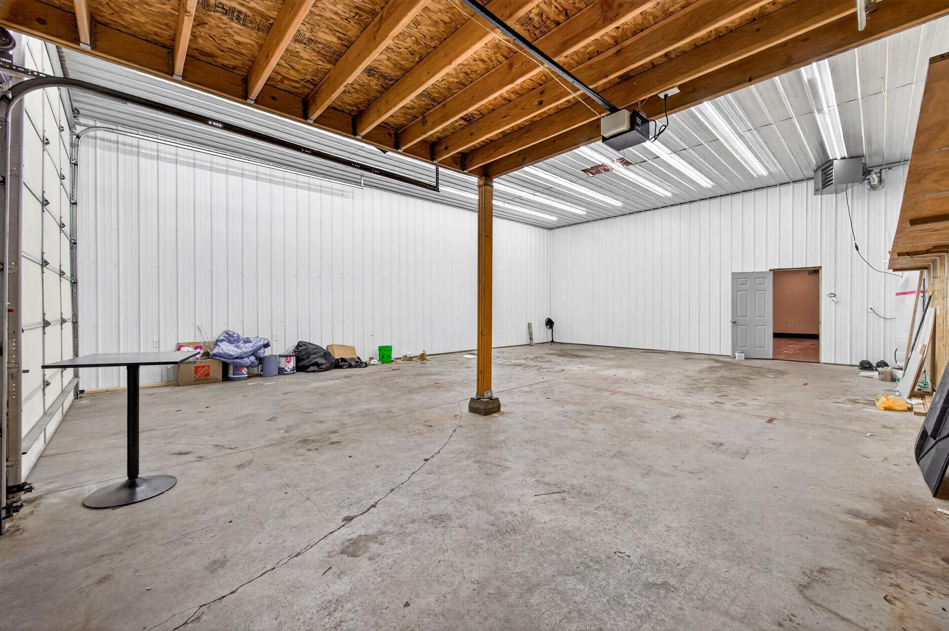 10 Car Garage – The Ultimate Workshop or Storage Space