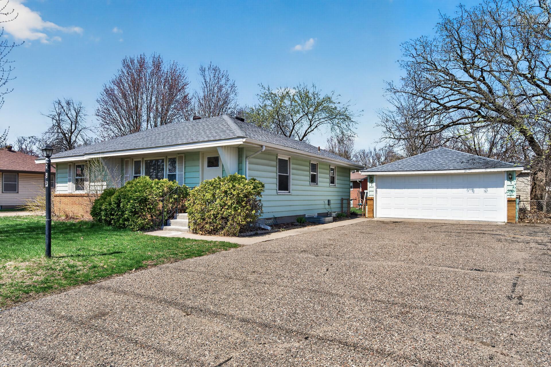Welcome to 289 89th Ave NE in Blaine, just across the street from Northtown mall!