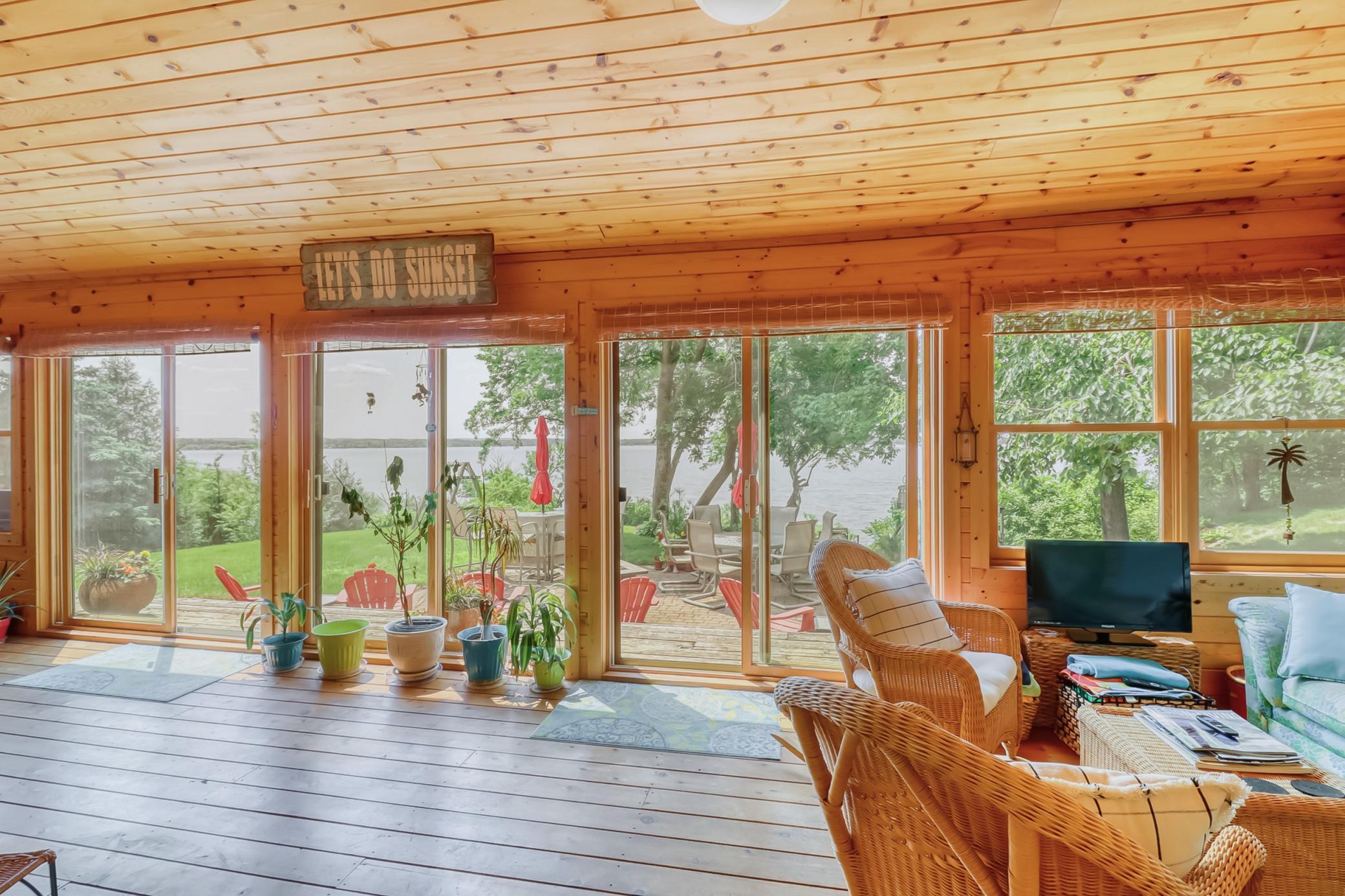 Sunroom1_1.jpg