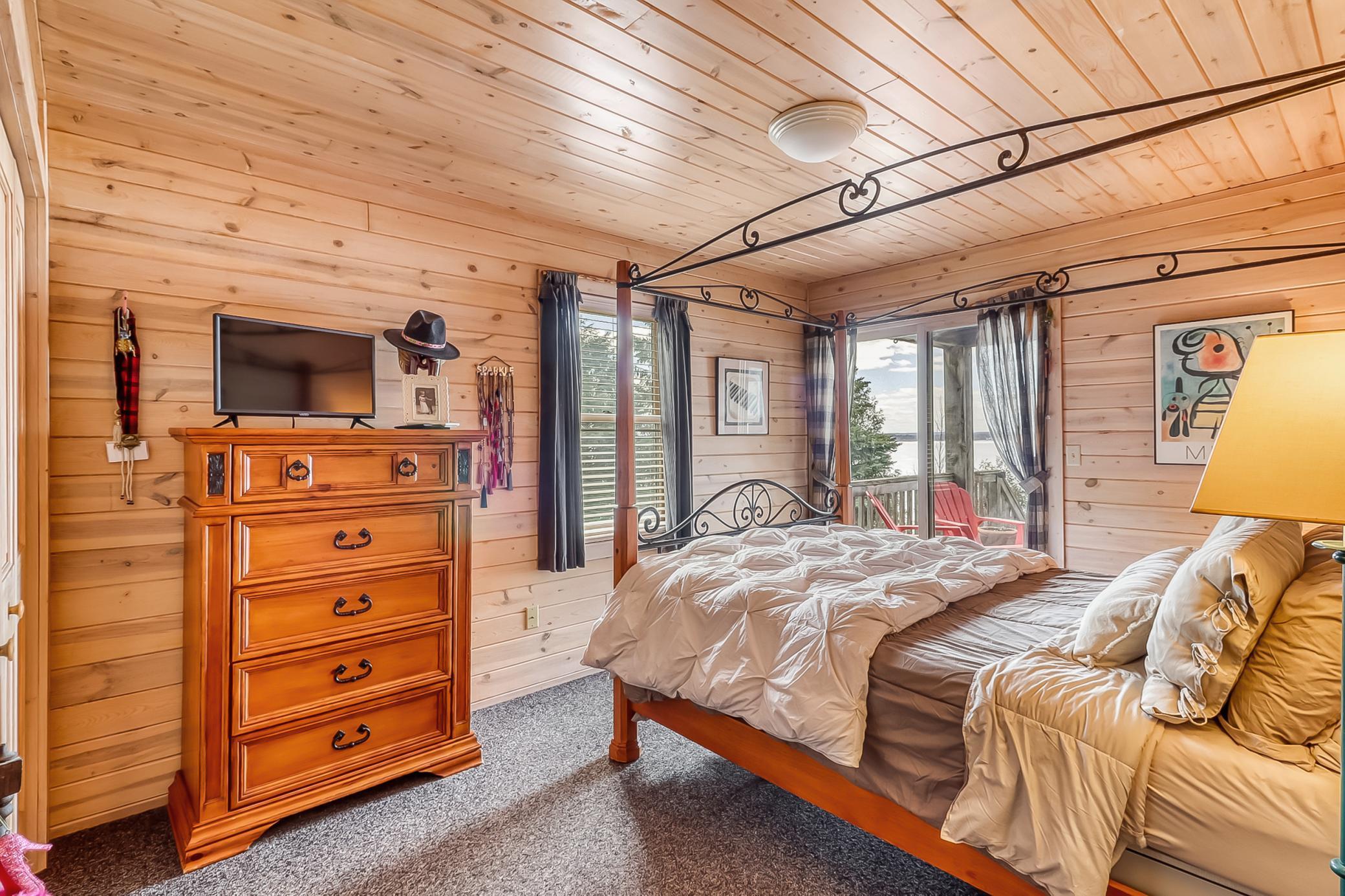 Master Bedroom1_1.jpg