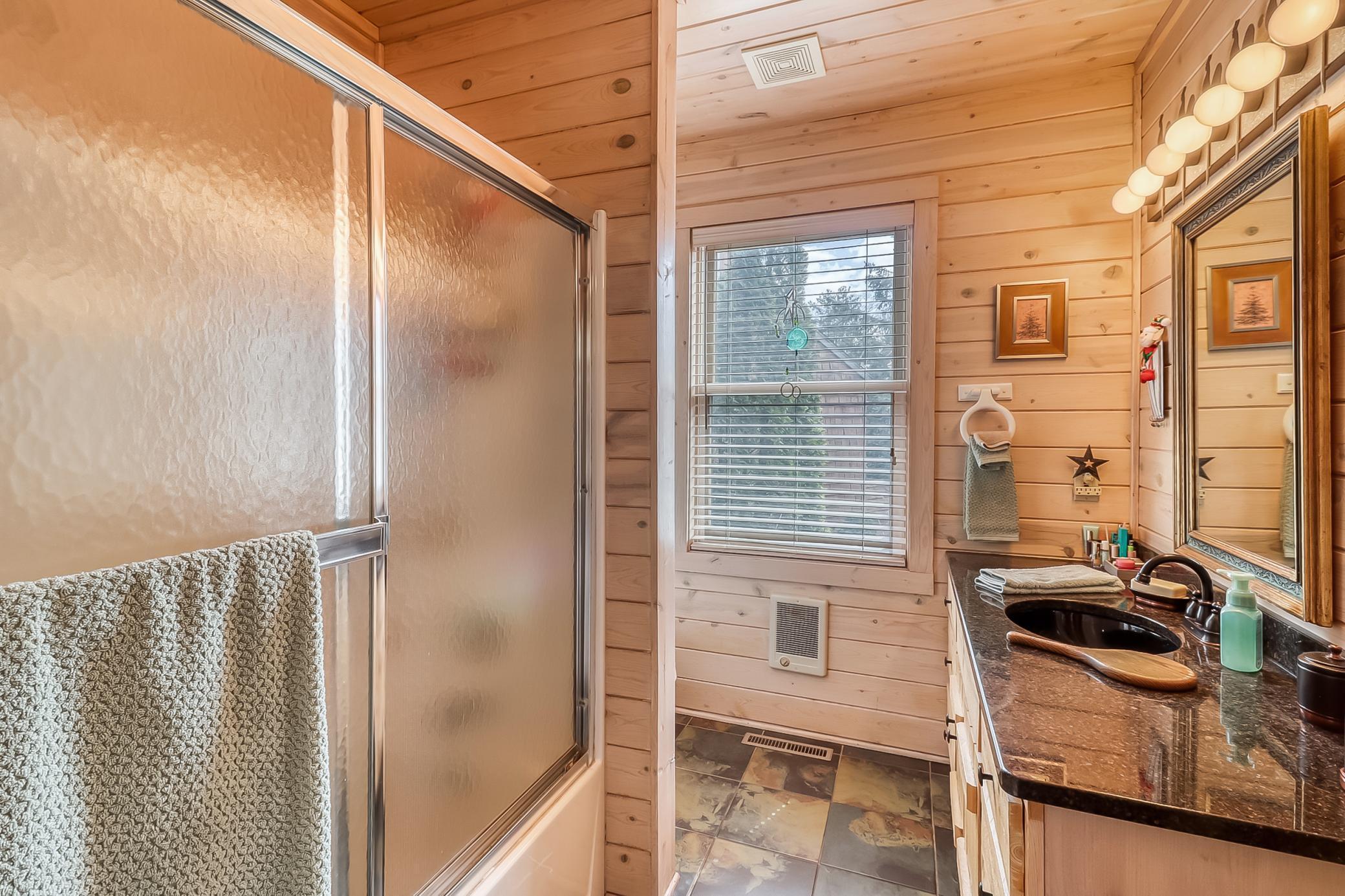 Master Bathroom1_0.jpg