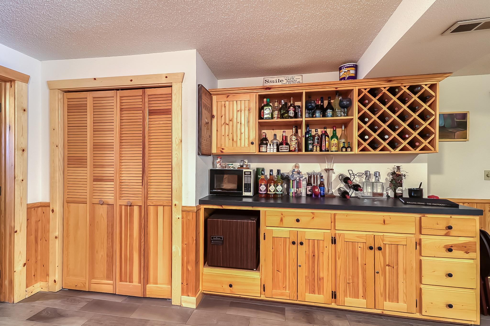 Basement Familyroom1_4.jpg