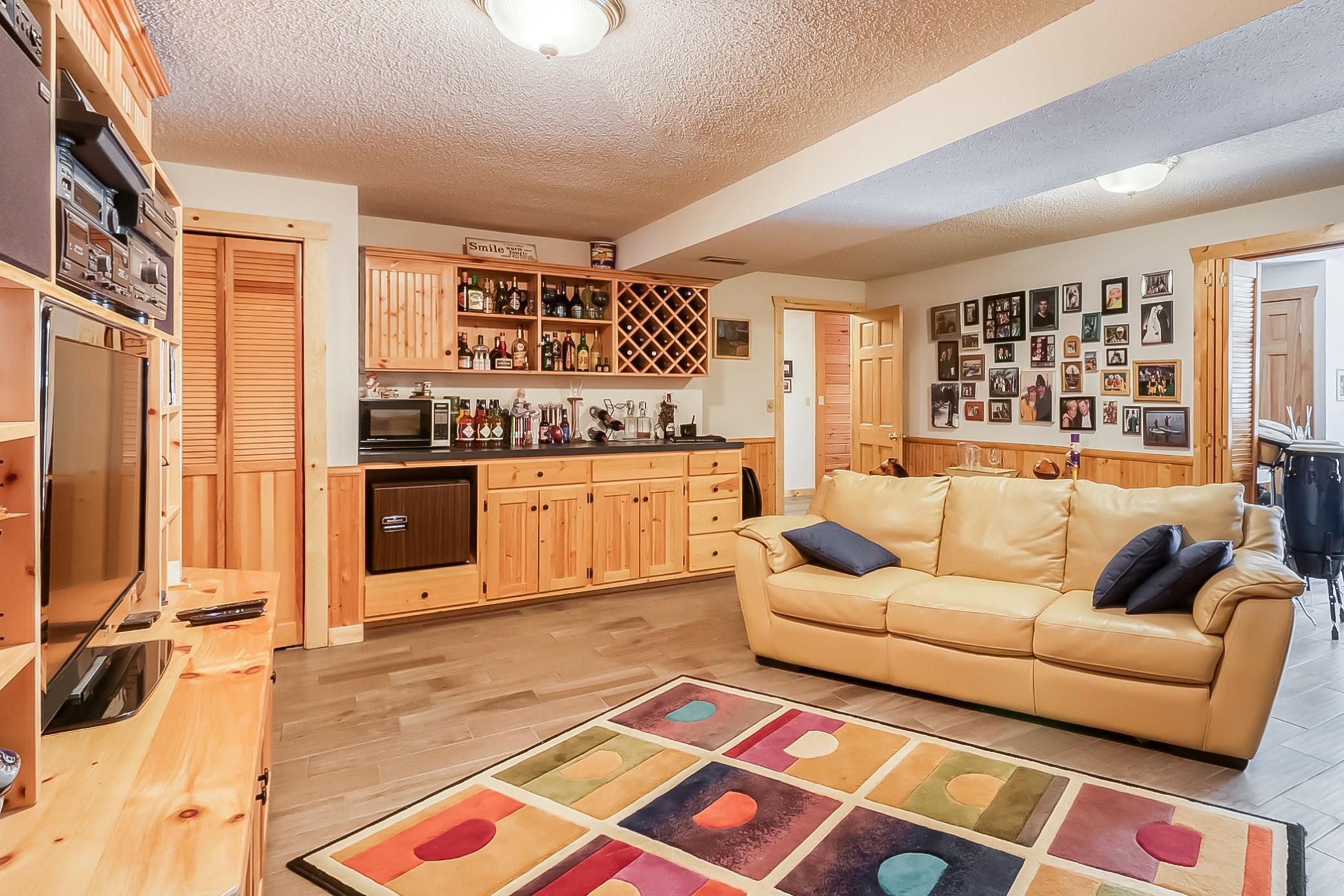 Basement Familyroom1_3.jpg