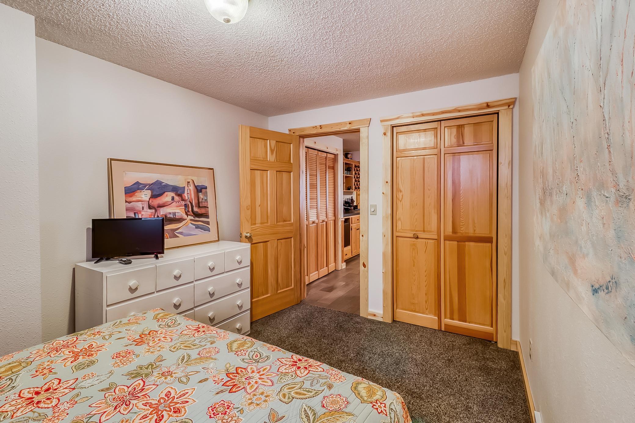 Basement Bedroom2_2.jpg