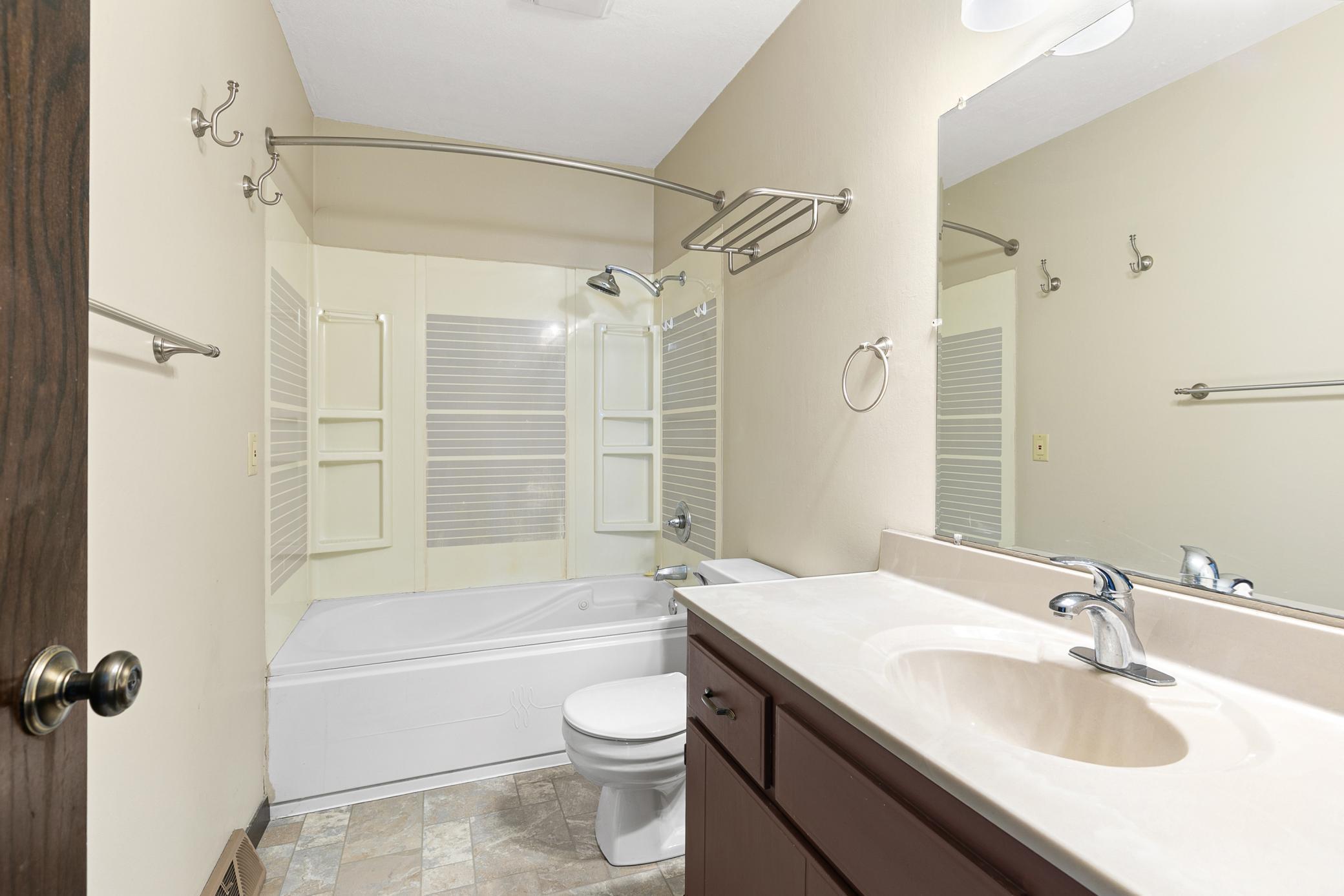 Main floor Full bath