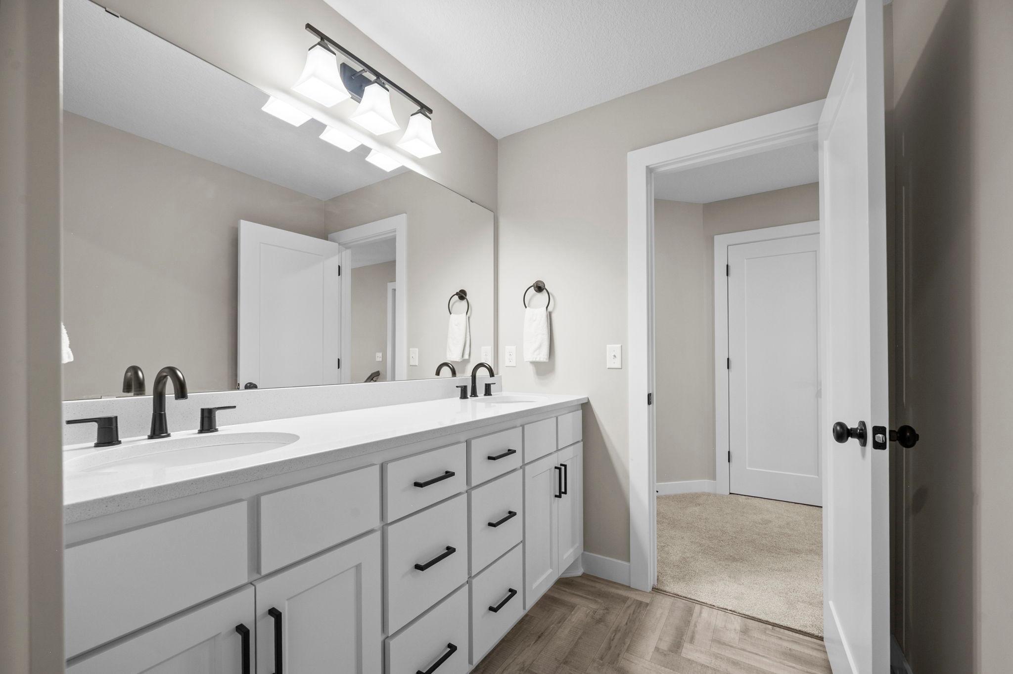 Dual vanity - space for everyone!
