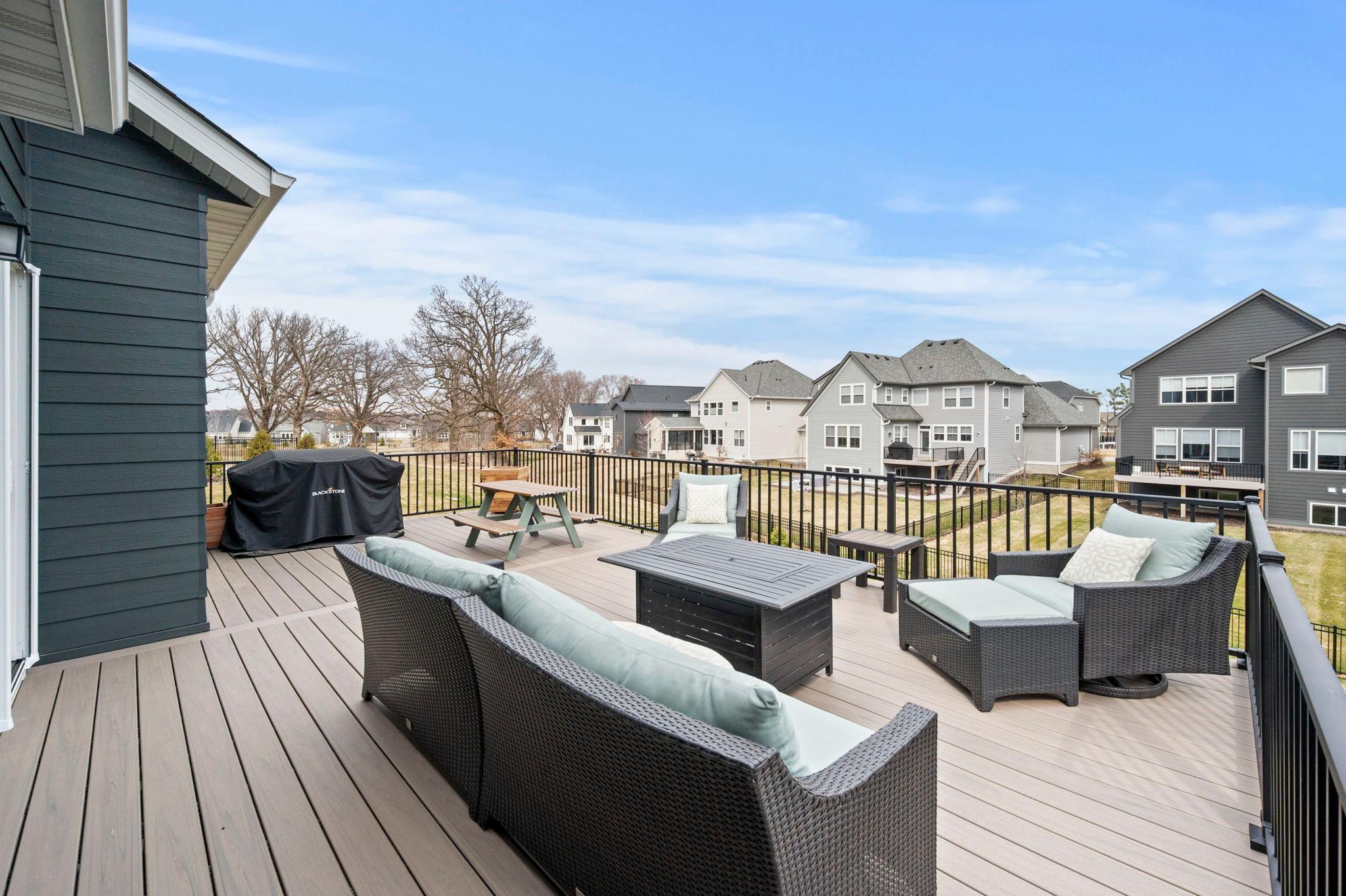 Spacious Trex maintenance free deck.